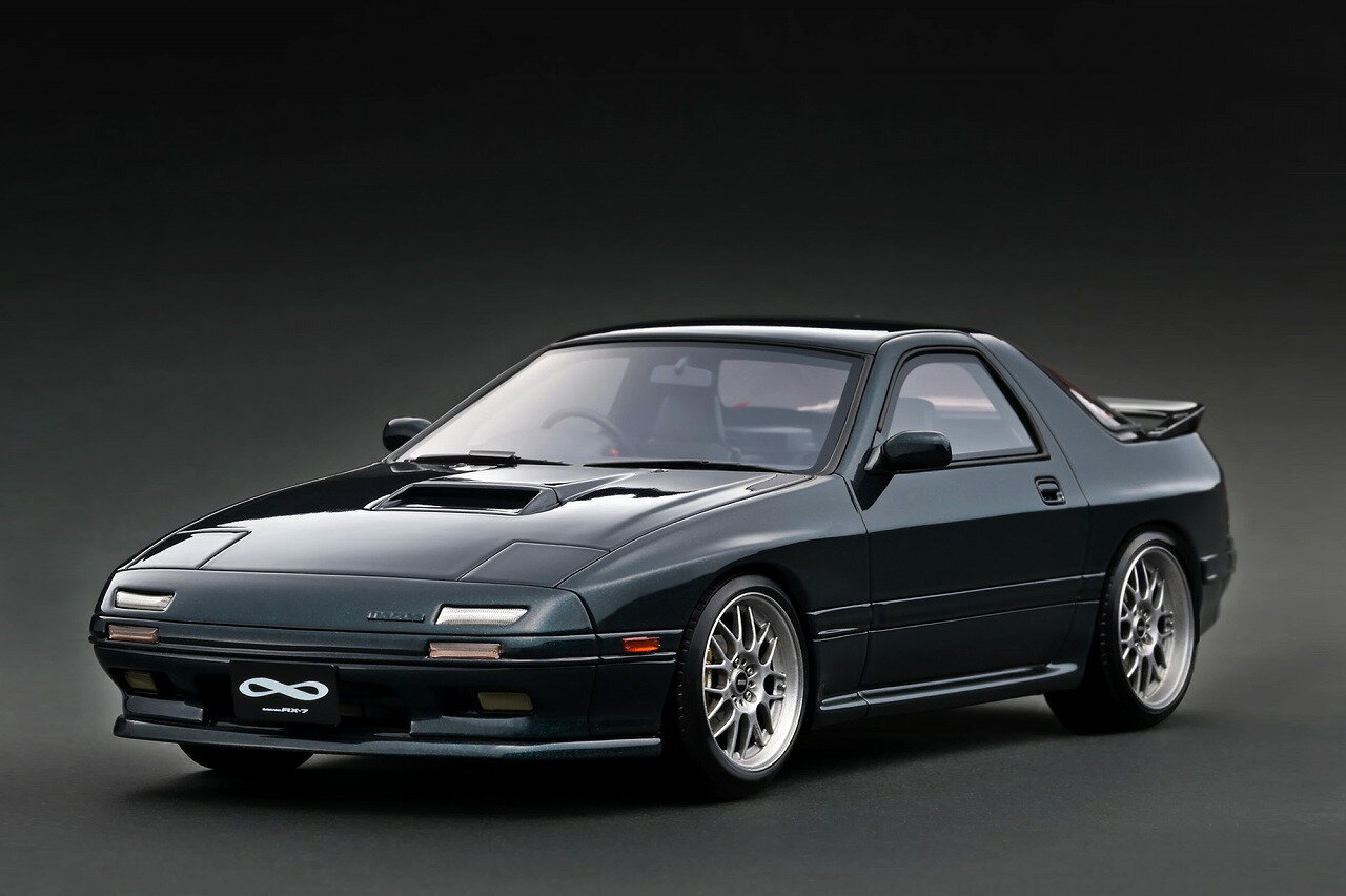 モデルの見所＞＞
「Savanna RX-7 Infini (FC3S)」を1/18スケールレジンモデルで再現。
ボディカラー：グリーンメタリック。
BBS RG-Rタイプ 17インチホイール(シルバー）に
ローダウン仕様。
フロントリップスポイラー、純正リヤスポイラー、大型ブレーキキャリパー(レッド）、左右2本出しマフラー、レカロセミバケットシート、4点シートベルト、MOMOタイプステアリングを装着。

※画像は試作品です。
※メーカー都合により大幅な発売延期や発売中止が発生する場合がございます。予めご了承ください。

・ホビー系商品についての諸注意
メーカー都合により発売の大幅な延期が発生する可能性がございます。
予約商品についてはメーカーから順次入荷次第の発送となります。メーカー公表の発売日とは異なる場合がございますのでご了承ください。【対象年齢】：