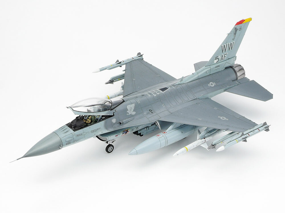 タミヤ 1/48 傑作機シリーズ ロッキード マーチン F-16CJ［ブロック50］ファイティング ファルコン 【61098】 (プラモデル)