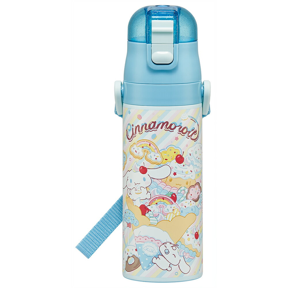 【商品詳細】ワンプッシュオープンで、飲みたい時に"サッ"と飲めるステンレスボトル☆

ネームプレート付きのショルダーベルト。
真空二層構造なので、保冷効果が長持ち♪

※火傷の恐れがありますので熱い飲み物を入れないでください。


・ワンプッシュで簡単オープン
・誤作動でキャップの開閉を防ぐロック機能付き
・ダイレクトでそのまま飲めるキャップユニット
・飲む時にキャップの戻りを防ぐロック設計
・氷が入れやすい広口タイプ


【商品サイズ】
約　直径68mm×高さ230mm
容量：470ml

【品質表示】
内びん、口がね：ステンレス鋼
胴部：ステンレス鋼（アクリル塗装）
キャップ：飽和ポリエステル（PET樹脂）
フタ：ポリプロピレン
パッキン：シリコーン
底板：エラストマー樹脂

保冷効力：8度以下（6時間）

※電子レンジ、食洗機、乾燥機には使用しないでください。【商品サイズ (cm)】(幅×高さ×奥行）：6.8×2.3×6.8