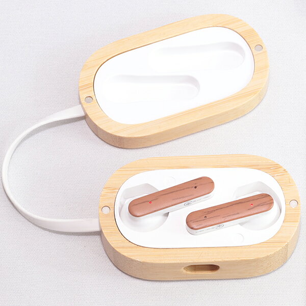 天然の竹素材と再生プラスチックで作られたサステナブルなワイヤレス・イヤホン。
Woodbuds IIは竹のバッテリーケース及び再生プラスチック使用したシェルを採用したTWSモデルで、環境問題に配慮した新しい取り組みを行なっています。
シェル以外の部分に一部使用されるプラスチックパーツも再利用プラスチックを使用しています。

＜商品概要＞
○使い勝手の良いケース
小型コンパクト化が進むワイヤレスイヤホンとは一線を画すふたが取れるデザインを採用。
パカっととれる蓋が逆に使いやすい。磁気でしっかりと固定しますので持ち運びにも便利です。

○竹ならではの肌触り
バッテリーケースのサイズもコンパクトで、竹ならではな触り心地は本製品の大きな特徴となります。
いつも持ち運ぶものだからこそのこだわりを大切にしました。

○迫力のサウンド
13mmダイナミックドライバー搭載で低域からしっかりと鳴らします。音も妥協していません。

○アプリ対応
無料ダウンロード・アプリ「Original Sound」と連携することでイコライザー（音調調節）機能やその他の便利な機能がご利用になれます。

＜仕様＞
●Bluetooth：Ver 5.3
●Bluetoothコーデック：SBC, AAC
●ドライバー：13mmダイナミック
●周波数特性：20Hz〜20KHz
●音楽再生時間：約4〜5時間 （使用環境により変わります）
●充電時間：約1時間
●充電端子：USB C
●バッテリーケース使用素材：竹
●シェル使用素材：再生プラスチック