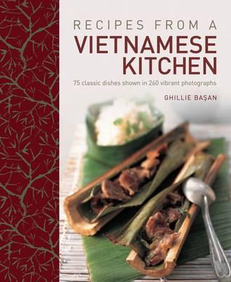 Recipes from a Vietnamese Kitchen: 75 Classic Dishes Shown in 260 Vibrant Photographs RECIPES FROM A VIETNAMESE KITC [ Ghillie Basan ]