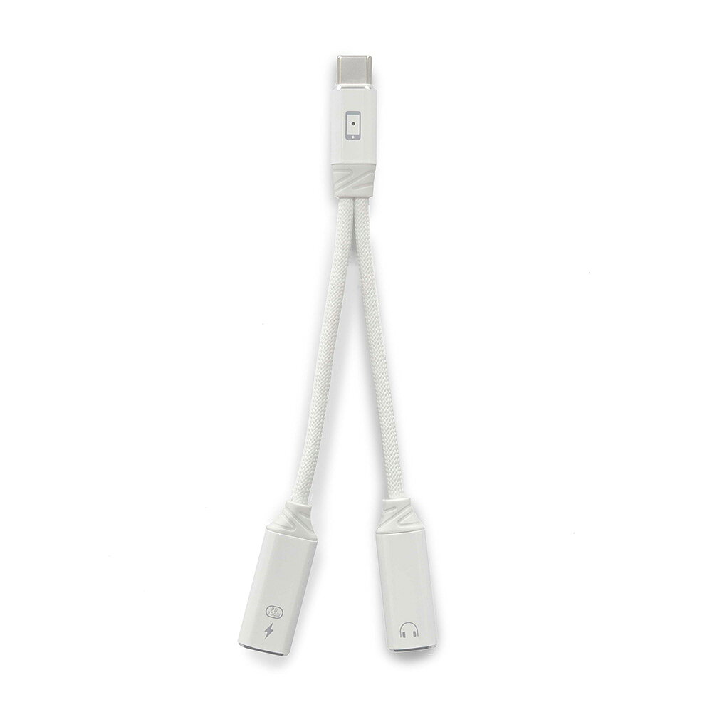 【商品概要】
◎いい音で聴く　オーディオアクセサリー
Sonollo-C（ソノロ・シー）は、USB Type-C端子を2つのType-C端子へ分岐する変換アダプターです。
本製品はオーディオ用と充電用のUSB Type-C端子を搭載しており、Type-Cイヤホンで音楽を聴きながらスマホを充電することができます。
最大100WのPD充電に対応しているため、音楽を楽しみながらスマホやタブレットを充電することが可能です。
また、高級感のあるアルミコネクタと、高耐久なナイロン素材のメッシュ加工を施したケーブルを採用しています。

◎Type-Cイヤホンと充電を同時に使える
二股に分岐したType-C端子を搭載し、音楽を楽しみつつ最大100Wで端末の充電にも対応。

◎最大100WのPD充電に対応
最大20V／5A（PD100W）の高出力充電に対応。

◎最大16bit／48kHz対応
オーディオ出力は最大16bit／48kHzに対応。

◎上質な素材と高耐久ケーブル
高級感のあるアルミコネクタと、高耐久なナイロン素材のメッシュ加工を施したケーブルを採用。

【商品スペック】
●コネクタ形状：
USB Type-C（オス）→ USB Type-C（メス）※オーディオ専用
USB Type-C（メス）※充電専用
●供給電力：最大20V／5A（PD100W）
●対応周波数：最大16bit／48kHz
●ケーブル長：約7cm（コネクタを除く）
●対応機種：USB Type-Cポートからの音声出力に対応したスマートフォンやタブレットなど
●その他：※本製品はデータ転送非対応です。