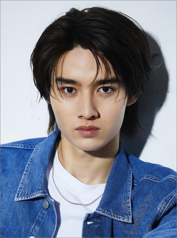 卓上 藤岡真威人（2027年1月始まりカレンダー）