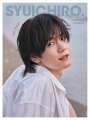 『仮面ライダーセイバー』主演でブレイク。数多くの映画やドラマに出演し、いま注目を集める人気俳優。ビーチではしゃぐ無邪気な姿から寝起きのあどけない表情、色気だだ洩れのシャワーシーンまで凝縮。俳優としてオトコとして。物語のつづきはここに。