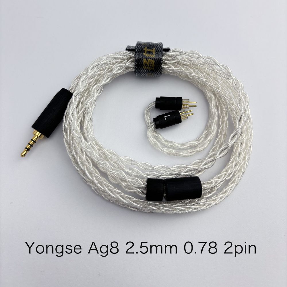 Ag8（エージーエイト）はYongseのブランドとしてはエントリークラスに位置付けられます。
5N純銀を使用したアップグレードケーブルでAg4とAg8ではコア数が違います。

◎Yongse （LIYANG BUCKS DIGITAL CABLES CO., LTD.）とは
2015年設立、中国・江南地域（リツ陽）に拠点を構えるケーブル専門メーカーです。
創業は2015年ですが、コアメンバーはケーブル業界において25年以上の経験を有しており、
設計・材料選定・量産管理に至るまで、豊富なノウハウを蓄積しています。

PC・スマートフォン向けデジタルケーブルに加え、
イヤホン／IEM用オーディオケーブルおよび各種精密コネクターの研究開発・製造を主力事業としています。
カスタマー要求仕様に応じたOEM／ODM開発を強みとし、導体構造設計、耐久性向上設計、
安定した信号伝送設計など、実使用を前提とした製品づくりを行っています。

強力な開発体制。専任R＆Dエンジニア：12名。品質管理担当：17名。第三者試験機関（TUV）との連携体制
単なる製造請負ではなく、設計段階からの技術提案型開発を行い、市場競争力のある製品仕様をご提案いたします。
国際安全基準への対応も進んでおり、当社製品は、UL（米国安全規格）対応、CE（EU適合規格）対応、
RoHS準拠など、国際的な安全・環境基準に適合しております。
北米・欧州市場での販売実績を有し、グローバル基準での品質・安全性を確保しています。

＜仕様＞
●素材：5N銀線
●組方：8コア 5＊3 ／ 0.07
●インターフェイス：0.78 2Pin
●プラグ：2.5mm
●プラグ素材：銅＋24K金メッキ 外装：艶消し航空機グレードアルミニウム。オリジナル・スプリッター採用
●ケーブル長：120cm±2cm