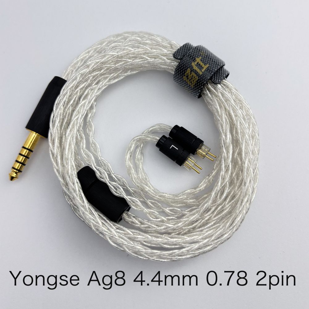 Ag8（エージーエイト）はYongseのブランドとしてはエントリークラスに位置付けられます。
5N純銀を使用したアップグレードケーブルでAg4とAg8ではコア数が違います。

◎Yongse （LIYANG BUCKS DIGITAL CABLES CO., LTD.）とは
2015年設立、中国・江南地域（リツ陽）に拠点を構えるケーブル専門メーカーです。
創業は2015年ですが、コアメンバーはケーブル業界において25年以上の経験を有しており、
設計・材料選定・量産管理に至るまで、豊富なノウハウを蓄積しています。

PC・スマートフォン向けデジタルケーブルに加え、
イヤホン／IEM用オーディオケーブルおよび各種精密コネクターの研究開発・製造を主力事業としています。
カスタマー要求仕様に応じたOEM／ODM開発を強みとし、導体構造設計、耐久性向上設計、
安定した信号伝送設計など、実使用を前提とした製品づくりを行っています。

強力な開発体制。専任R＆Dエンジニア：12名。品質管理担当：17名。第三者試験機関（TUV）との連携体制
単なる製造請負ではなく、設計段階からの技術提案型開発を行い、市場競争力のある製品仕様をご提案いたします。
国際安全基準への対応も進んでおり、当社製品は、UL（米国安全規格）対応、CE（EU適合規格）対応、
RoHS準拠など、国際的な安全・環境基準に適合しております。
北米・欧州市場での販売実績を有し、グローバル基準での品質・安全性を確保しています。

＜仕様＞
●素材：5N銀線
●組方：8コア 5＊3 ／ 0.07
●インターフェイス：0.78 2Pin
●プラグ：4.4mm
●プラグ素材：銅＋24K金メッキ 外装：艶消し航空機グレードアルミニウム。オリジナル・スプリッター採用
●ケーブル長：120cm±2cm