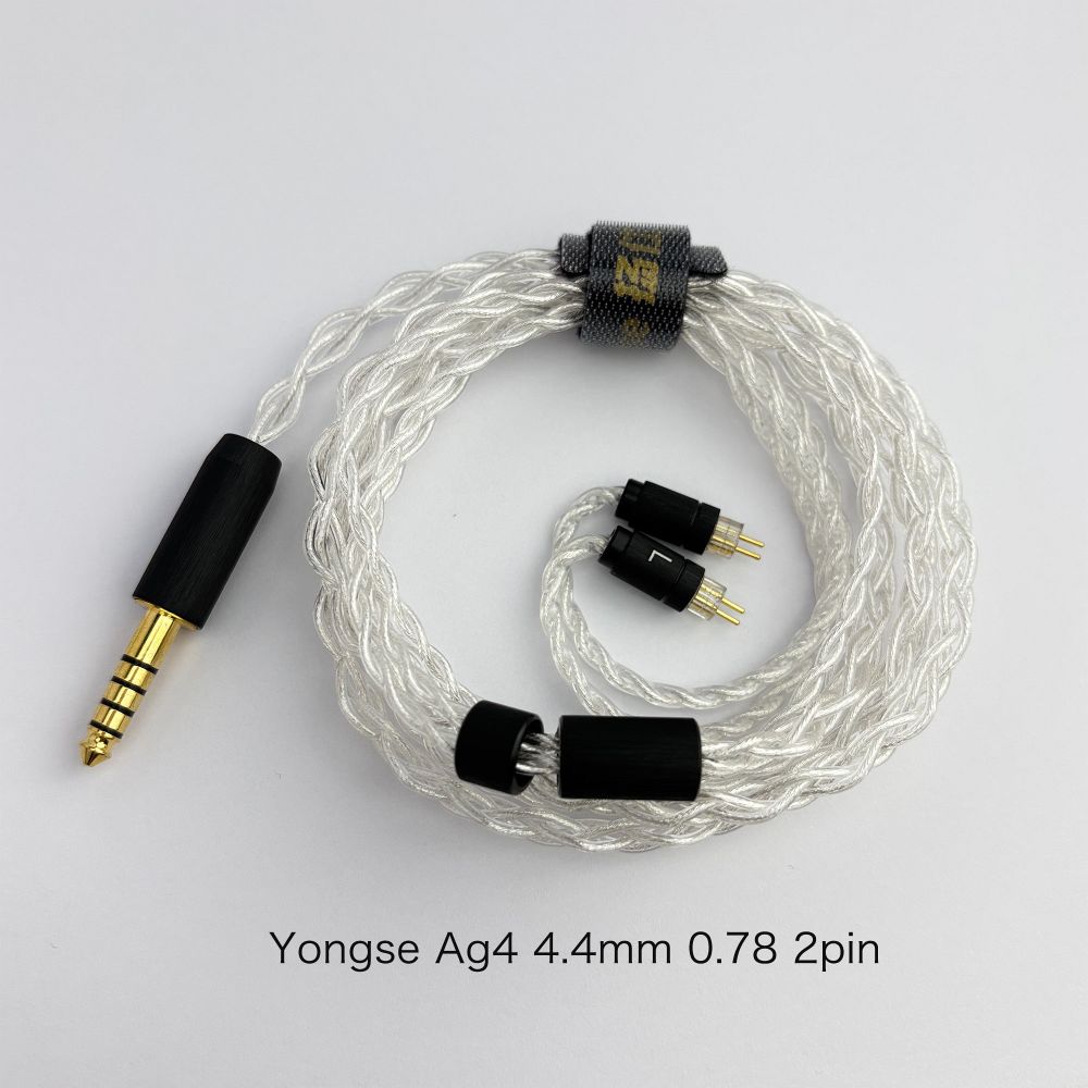 Ag4（エージーフォー）はYongseのブランドとしてはエントリークラスに位置付けられます。
5N純銀を使用したアップグレードケーブルでAg4とAg8ではコア数が違います。

◎Yongse （LIYANG BUCKS DIGITAL CABLES CO., LTD.）とは
2015年設立、中国・江南地域（リツ陽）に拠点を構えるケーブル専門メーカーです。
創業は2015年ですが、コアメンバーはケーブル業界において25年以上の経験を有しており、
設計・材料選定・量産管理に至るまで、豊富なノウハウを蓄積しています。

PC・スマートフォン向けデジタルケーブルに加え、
イヤホン／IEM用オーディオケーブルおよび各種精密コネクターの研究開発・製造を主力事業としています。
カスタマー要求仕様に応じたOEM／ODM開発を強みとし、導体構造設計、耐久性向上設計、
安定した信号伝送設計など、実使用を前提とした製品づくりを行っています。

強力な開発体制。専任R＆Dエンジニア：12名。品質管理担当：17名。第三者試験機関（TUV）との連携体制
単なる製造請負ではなく、設計段階からの技術提案型開発を行い、市場競争力のある製品仕様をご提案いたします。
国際安全基準への対応も進んでおり、当社製品は、UL（米国安全規格）対応、CE（EU適合規格）対応、
RoHS準拠など、国際的な安全・環境基準に適合しております。
北米・欧州市場での販売実績を有し、グローバル基準での品質・安全性を確保しています。

＜仕様＞
●素材：5N銀線
●組方：4コア 5＊3 ／ 0.07
●インターフェイス：0.78 2Pin
●プラグ：4.4mm
●プラグ素材：銅＋24K金メッキ 外装：艶消し航空機グレードアルミニウム。オリジナル・スプリッター採用
●ケーブル長：120cm±2cm