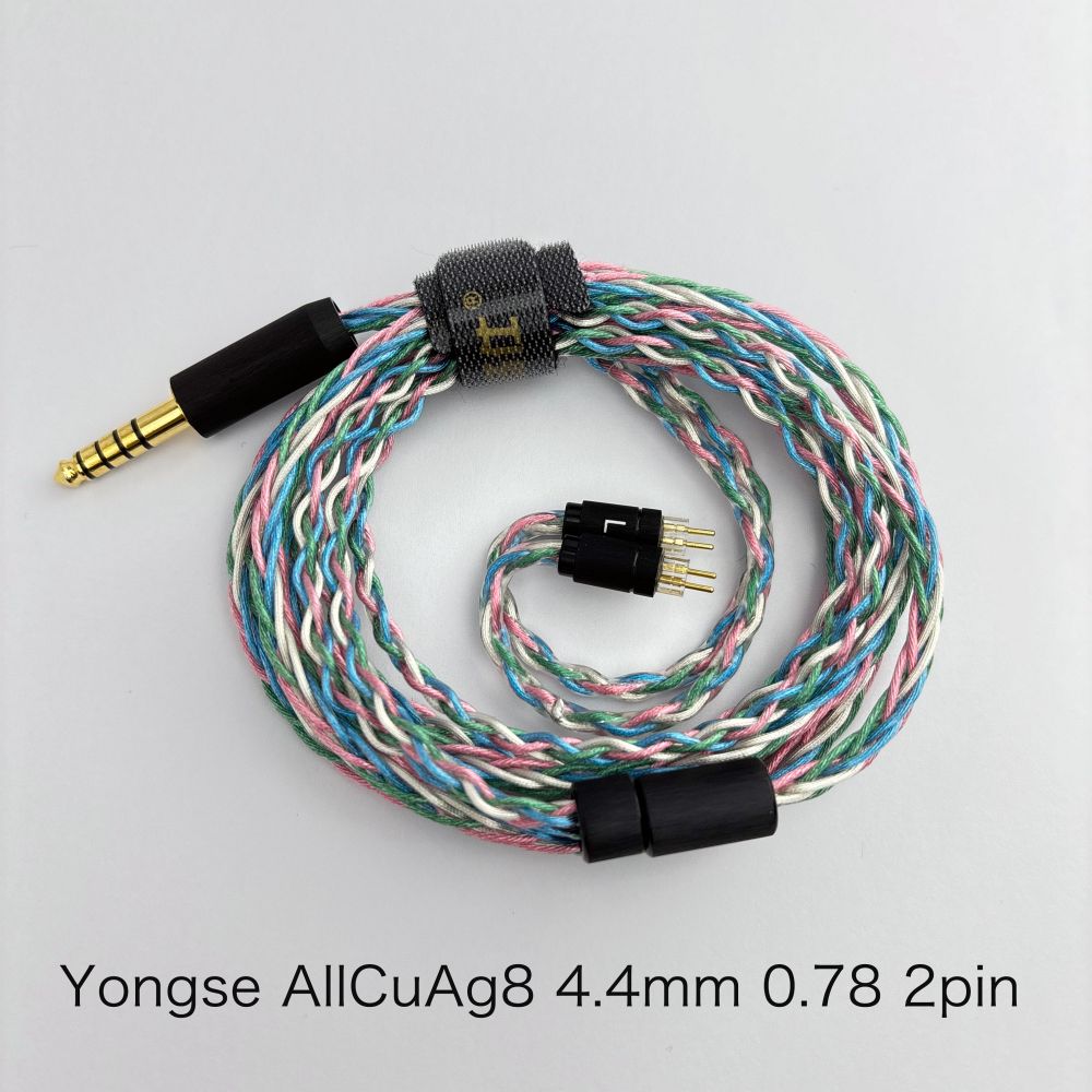 AllCuAg8（オールシーユーエージーエイト）もYongseのブランドとしてはエントリークラスに位置付けられます。
銅線の銀メッキではなく、銅と銀の合金を採用しており、1コアあたり133線を使用し左右合わせて8コア仕様となっております。
一本あたり0.03mmというリッツ線でウォームと解像度表現を両立するケーブルに仕上がっています。

◎Yongse （LIYANG BUCKS DIGITAL CABLES CO., LTD.）とは
2015年設立、中国・江南地域（リツ陽）に拠点を構えるケーブル専門メーカーです。
創業は2015年ですが、コアメンバーはケーブル業界において25年以上の経験を有しており、
設計・材料選定・量産管理に至るまで、豊富なノウハウを蓄積しています。

PC・スマートフォン向けデジタルケーブルに加え、
イヤホン／IEM用オーディオケーブルおよび各種精密コネクターの研究開発・製造を主力事業としています。
カスタマー要求仕様に応じたOEM／ODM開発を強みとし、導体構造設計、耐久性向上設計、
安定した信号伝送設計など、実使用を前提とした製品づくりを行っています。

強力な開発体制。専任R＆Dエンジニア：12名。品質管理担当：17名。第三者試験機関（TUV）との連携体制
単なる製造請負ではなく、設計段階からの技術提案型開発を行い、市場競争力のある製品仕様をご提案いたします。
国際安全基準への対応も進んでおり、当社製品は、UL（米国安全規格）対応、CE（EU適合規格）対応、
RoHS準拠など、国際的な安全・環境基準に適合しております。
北米・欧州市場での販売実績を有し、グローバル基準での品質・安全性を確保しています。

＜仕様＞
●素材：銅＋銀合金（2％純銀含）
●組方：8コア 7＊19 ／ 0.03
●インターフェイス：0.78 2Pin
●プラグ：4.4mm
●プラグ素材：銅＋24K金メッキ 外装：艶消し航空機グレードアルミニウム。オリジナル・スプリッター採用
●ケーブル長：120cm±2cm