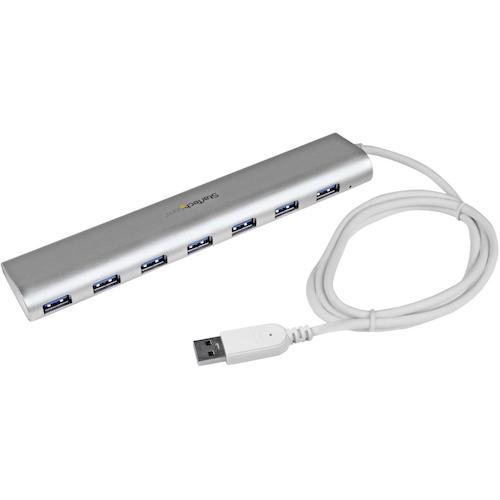 MacBookに合うスタイリッシュなデザインの7ポート増設USB 3.0ポータブルハブ。シルバーサンドブラスト仕上げの筐体は、Apple製ノートパソコンと相性抜群です。アルミニウム製の筐体は軽量ながら耐久性にも優れ、デスクトップでの使用のほか、携帯にも適しています。

【接続機能を拡張するスタイリッシュなハブ】
Appleスタイルの高品質ハブは、コンパクトな筐体に USB 3.0 (別名USB 3.1 Gen 1)ポート7口を備えており、MacBookの接続機能を簡単に拡張することができます。より多くのUSB周辺機器を接続してシステムのスケールアップに対応し、また、複数の機器を常時接続状態にしておけるため、必要に応じ頻繁に挿抜する必要がありません。

シルバーサンドブラスト仕上げの本製品は、他のハブ製品にはないスタイリッシュさを備え、MacBook、Ultrabookその他のノートパソコンと同様にトレンディな外観となっています。

通常のハブよりも長い98cmのケーブルが本体についています。ノートパソコンやタブレットのどこにUSB 3.0ポートがついていても、長めのケーブルでハブとデバイスを自由に配置することができます。

【耐久性に優れたコンパクトな筐体】
一部のUSB 3.0ハブでは、ポート間隔が非常に狭く、隣り合ったポートでの機器接続が困難な場合があります。この7ポート増設コンパクトハブでは、ポート間のスペースが十分に取られており、コンパクトな設計ながら、大きめのコネクタを使用するケーブルやデバイスを接続することができます。

耐久性に優れたアルミ筐体は、物理的な保護機能も提供するため、家庭とオフィスの往復など、頻繁な持ち運びに最適です。また、コンパクトなハブはデスク上のスペースを取らないため、ホットデスク（複数ユーザーが交代でデスクを使用）環境や、BYOD（私物デバイス持ち込み）環境などにも適しています。

【コストと手間を省くソリューション】
この使いやすいハブは、プラグアンドプレイとホットプラグに対応しています。このため、ドライバやソフトウエアを追加する必要がなく、すぐにインストールが可能です。ACアダプタも同梱されており、電力要件が大きな機器も含め、あらゆるUSB 3.0周辺機器に対応します。また、既存のUSB 2.0/1.xデバイスも使用できるため、新しい機器の購入を回避しコストと手間を省くことができます。

StarTech.com では、本製品に2年間保証と無期限無料技術サポートを提供しています。