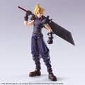 「FINAL FANTASY VII」より、クラウド・ストライフが、BRING ARTSに登場！

造形はオリジナルのFINAL FANTASY7に基づき、
特徴的な髪型や肩のアーマーやコスチュームなど、
クラウドの原点とも呼べる懐かしい姿を再現。
精悍な顔立ちや、服のしわや質感など、
ディテールにもこだわった。付属品には各種交換手や、
クラウドを象徴する武器「バスターソード」が付き、
手に持たせることも、背中に着けることも可能です。