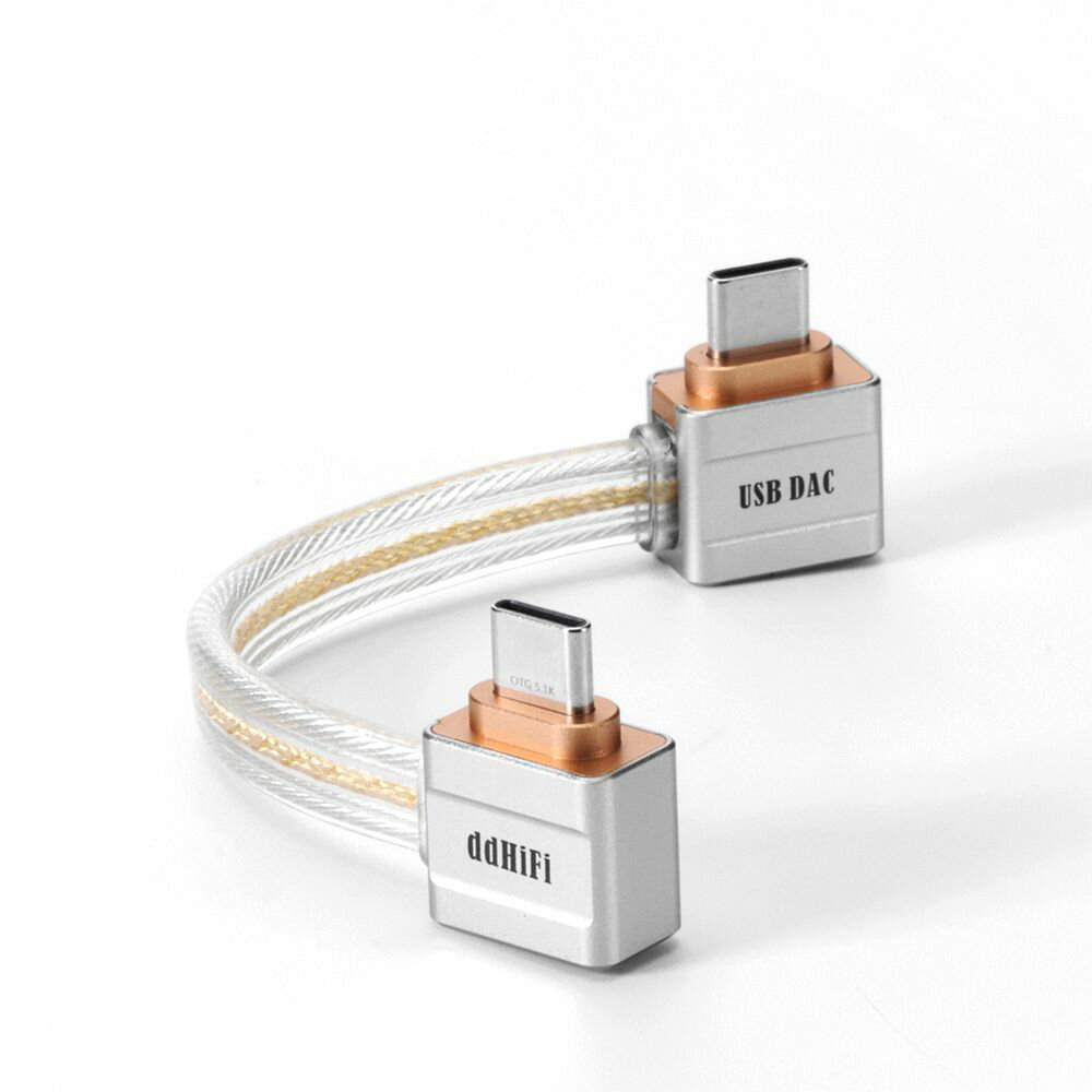TC19CC Gold（Comet Gold）
新たなUSB-C to USB-C OTGケーブルのフラッグシップ
Comet Goldシリーズはフラット並列5芯設計を採用した干渉を抑えるためのフラットケーブル構造を更に進化させています

ケーブル構造：フラット並列5芯設計
・絶縁材：SoftFlex PVC
・導体（データ）：高純度4N単結晶銀
・導体（電源）：銀メッキ5N長結晶銅

◎5組の並列導体
フラットケーブル特有のしなやかな柔軟性をベースに、Comet Goldは5導体の並列構造を採用しています。
電源ラインは両側に配置され、中央にはCC信号導体を分離して配置。
データラインには純銀導体を使用し、独立して絶縁された2組のペアをツイスト構造とし、さらに金メッキシールドで覆っています。
この5並列設計により、デバイス認識の高速化を実現し、1メートルのデータ伝送用途に最適化されています。

◎方向性接続（方向指定あり）
USBオーディオ信号を出力する際、システムはUSB-Cプラグ内部の抵抗を検出することでOTGデバイスを識別します。
・例えば：プレーヤーがUSBでコード機器として動作する場合、スマートフォンが音楽再生のOTG出力となり、
プレーヤー側に接続される端子が信号入力となります。
・また、プレーヤー自体がOTG出力として機能する場合でも、他のUSB DAC機器に接続する前に、プラグの向き（方向性）にしたがって接続する必要があります。

◎金メッキ銅製プラグ
USB-Cプラグのシェルには純銅素材を採用し、リアルゴールドメッキを施すことで、優れた接地性能とシールド性能を実現し、信号伝送を最適化します。
標準のCometと比較して、Goldバージョンはより厚みと豊かさのあるサウンドを実現し、高域のコントロール性も向上。音の空洞間を効果的に抑制します。

◎スムーズな抜き差しを実現する人間工学に基づいたカーブデザイン
ケーブル端子には、指の自然な押し込み角度にフィットするカーブ状の立体構造を採用しており、スムーズな快適な抜き差しを実現します。
メタリックな質感と滑らかな曲線が融合し、実用性とデザイン性を高次元で両立。
接続するたびにクラフトマンシップとデザインの両方のクオリティを実現いただけます。

＜スペック＞
●ケーブル構造：フラット並列5芯設計 
●絶縁材：SoftFlex PVC 
●導体（データ）：高純度4N単結晶銀 
●導体（電源）：銀メッキ5N長結晶銅 
●ケーブル長：8.5〜9cm 
●パッケージサイズ：17 × 6.6 × 3.2cm 
●重量：0.1kg