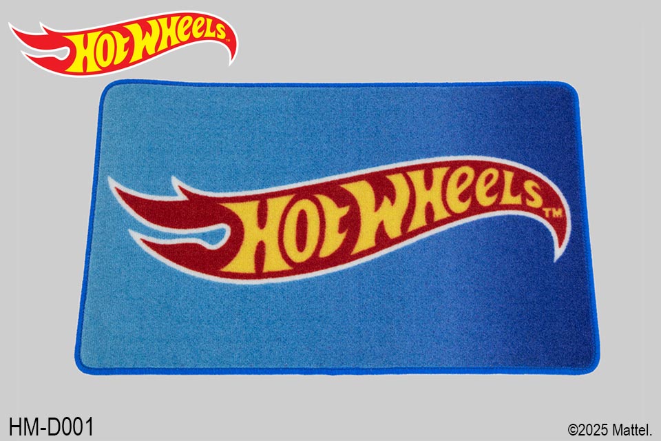 Hot Wheels公式ライセンス商品。
HotWHeelsのロゴ・クルマをデザインしたラグマット。【商品サイズ (cm)】(幅×高さ×奥行）：600×400×8