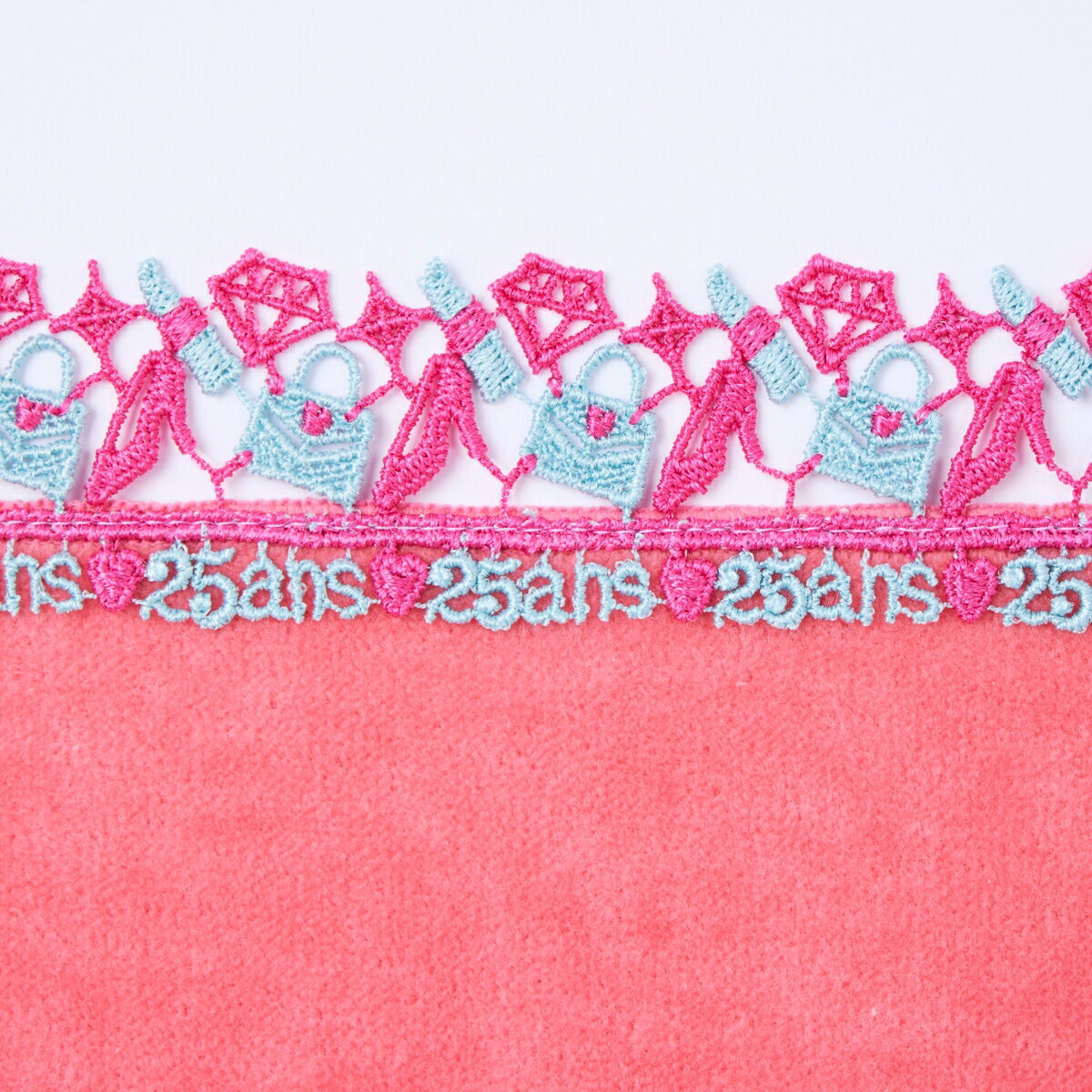 25ans2025年12月号×「近沢レース店」タオルハンカチ・コーラルピンク付き限定版 [ ハースト婦人画報社 ]