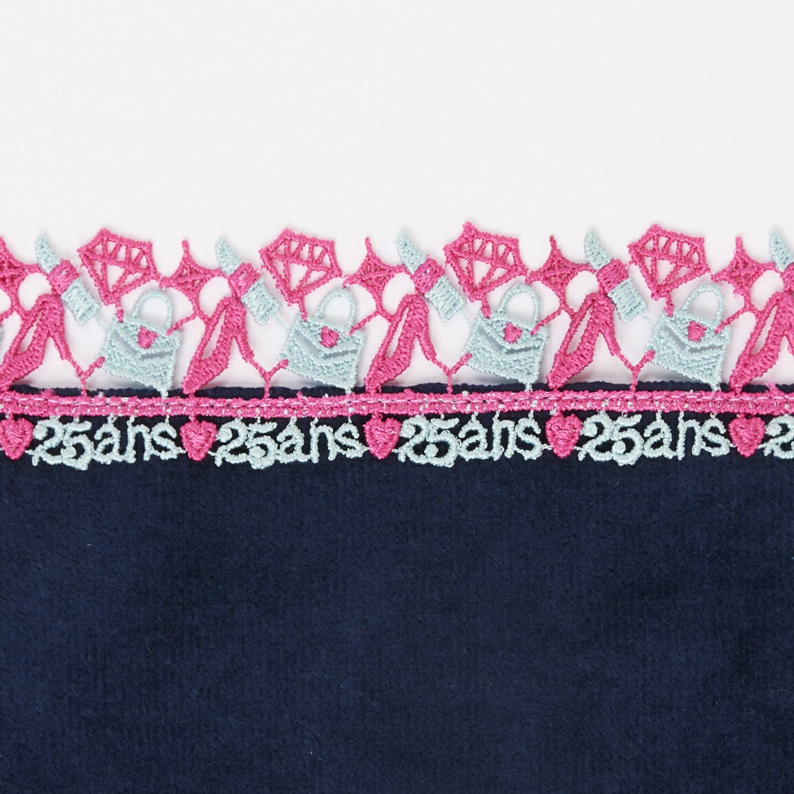 25ans2025年12月号×「近沢レース店」タオルハンカチ・ネイビー付き限定版 [ ハースト婦人画報社 ]