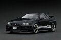 HKSのデモカーをベースにした「スカイライン GT-R (BNR34)」 を1/18スケールレジンモデルで再現。
ボディカラー：ブラック。
ADVAN Racing GTタイプ 18インチホイール(ポリッシュ＆ガンメタリック）にローダウン仕様。
HKS製フロントリップスポイラー、インテークの無いフラットなボンネット、フロントフェンダー(ノーマル）、ENDLESS製大型ブレーキキャリパー(ブルー）、HKS製バケットシート(ブラック）、大径1本出しマフラー、NISMO製ステアリング、4点シートベルトを装着。

※画像は試作品です。

※メーカー都合により大幅な発売延期や発売中止が発生する場合がございます。予めご了承ください。【対象年齢】：