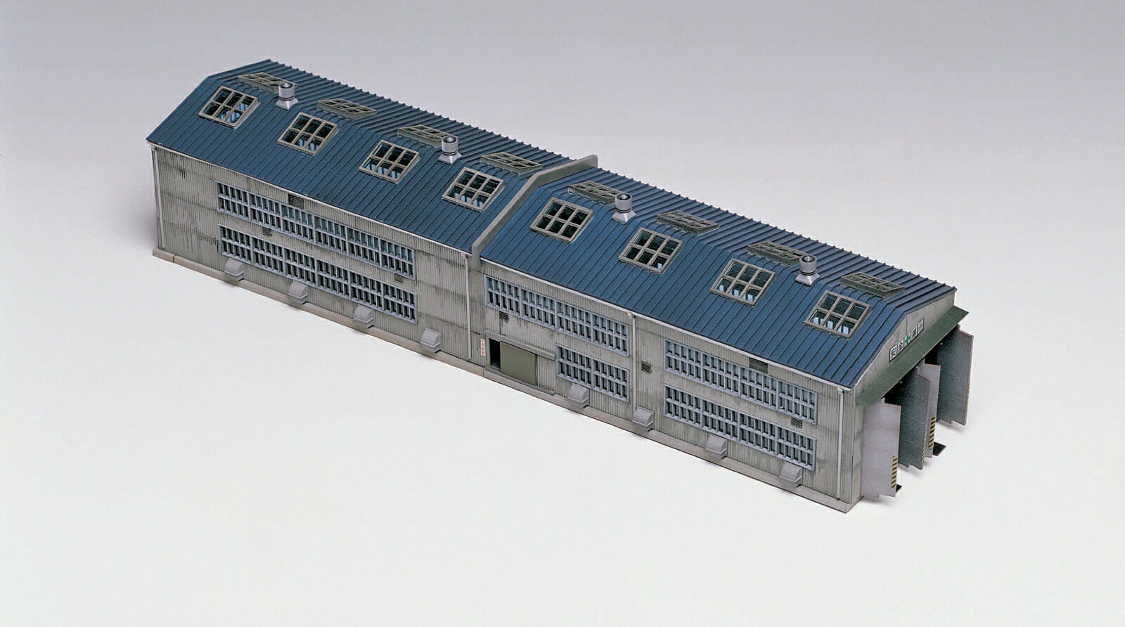 ●レイアウト・ジオラマなど幅広い用途で使える未塗装の電車庫

製品特徴
●未塗装キットのため、塗装や加工の次第で様々な使い方ができます。

付属品
・取扱説明書

・ホビー系商品についての諸注意
メーカー都合により発売の大幅な延期が発生する可能性がございます。
予約商品についてはメーカーから順次入荷次第の発送となります。メーカー公表の発売日とは異なる場合がございますのでご了承ください。【対象年齢】：15歳以上