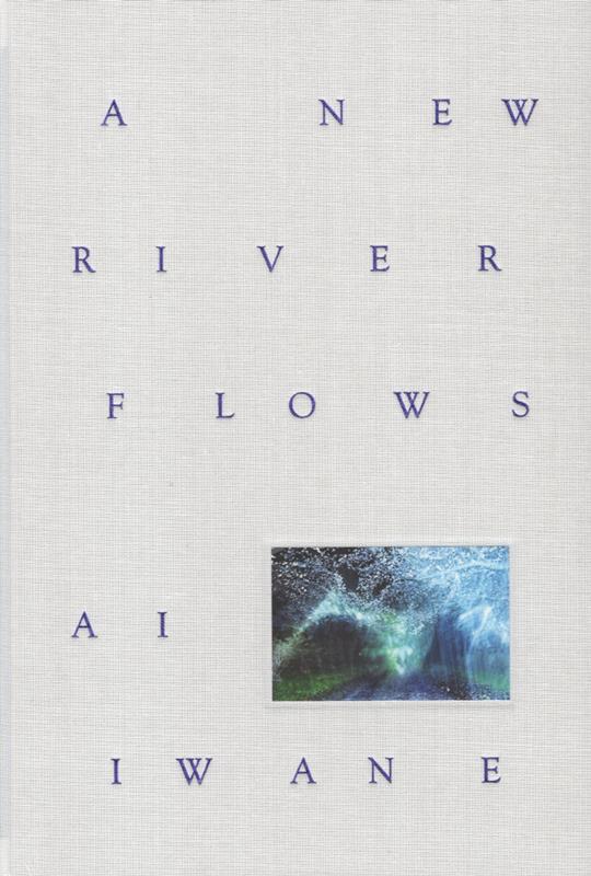 A NEW RIVER FLOWS（岩根愛）の書影
