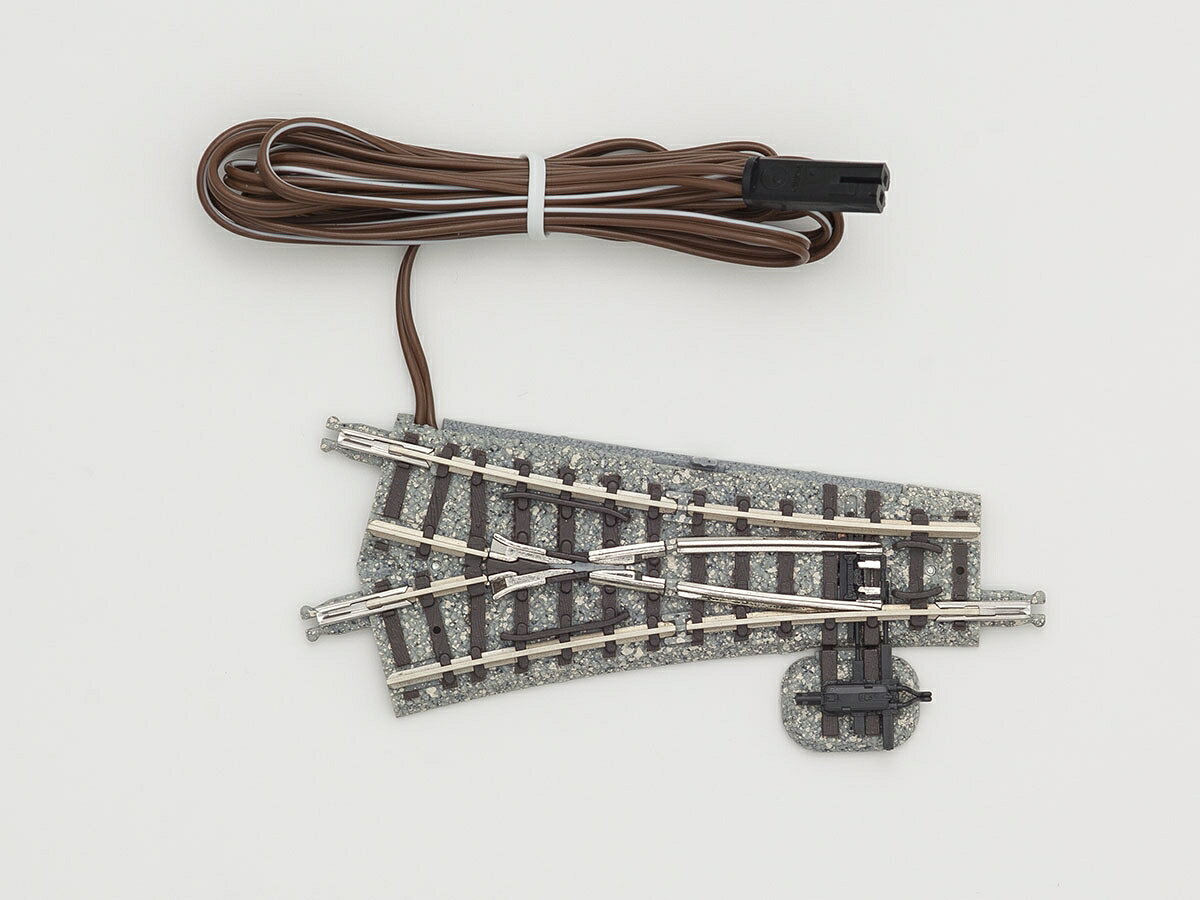 国内道床付きレール初の電動Y字ポイントです。

特徴
●2又ポイント史上初の完全選択式を採用
●駆動ユニット道床内装式ポイントにおいて世界最小
●スプリングポイントとして使用可能
●丈夫なダイカスト成形先端軌条採用により、リアルな外観と安定した性能
●ダミースプリングポイント標識付き
●ダミー手動ポイント切換機3種付き
●標識用シール付き

製品内容
●電動Y字ポイントN-PY280-15(F)

【付属品】
●ダミーポイント切換機台
●ダミーポイント切換機ランナー
●標識用他シール

パッケージ形態
ブリスターパッケージ(吊り下げ式)

・ホビー系商品についての諸注意
メーカー都合により発売の大幅な延期が発生する可能性がございます。
予約商品についてはメーカーから順次入荷次第の発送となります。メーカー公表の発売日とは異なる場合がございますのでご了承ください。【対象年齢】：