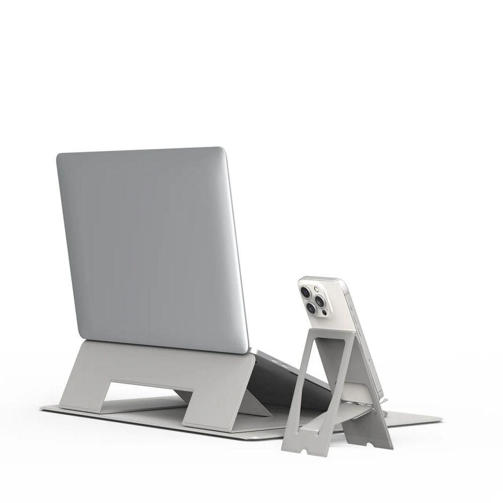 HUANUOの新作Magno M1は、膝上でも卓上でも使える世界初の2WAYノートPCスタンド。
CAMPFIREで511人の支援を受けた初代モデルをベースに、さらに進化して登場しました。

＜製品特徴＞
■3段階の角度調整で、快適な姿勢をサポート
18°〜30°まで3段階の角度調整が可能。
デスクワークや在宅勤務中でも、首や肩の負担を軽減し、正しい姿勢を保てます。

■超薄型＆軽量設計で、持ち運びラクラク
折りたたみ時の厚さはわずか4.3mm。
カバンの中でもかさばらず、出張・カフェ・コワーキングスペースなど、どこでも使えるポータブルデザインです。

■マグネット式で簡単組み立て・収納
強力なネオジム磁石を採用し、部品が瞬時に吸着。
工具不要で、素早く組み立て・分解ができます。

■サイズに応じて最大5kgまで対応
Magno M1 Miniモデルは最大3kg対応。
三角構造で安定感があり、幅広いデバイスに対応。

■ひざ上でも快適な「ラップモード」対応
軽量設計に加え、手触りが良く滑りにくいPUレザー素材を採用しているため、
ソファやベッドなど膝の上でも安定して快適にご使用いただけます。

＜主な仕様＞
【Magno M1 mini】
●対応サイズ：13インチ前後のノートパソコン・タブレット
●スタンド角度：5段階調整（8度〜38度）
●本体サイズ：幅306×奥行218×高さ4.3mm（折りたたみ時）
●重量：約553g
●素材：マンガン鋼、グラスファイバー、ネオジム磁石
●耐荷重：最大3kg
●付属品：構造で支えるスマホスタンド