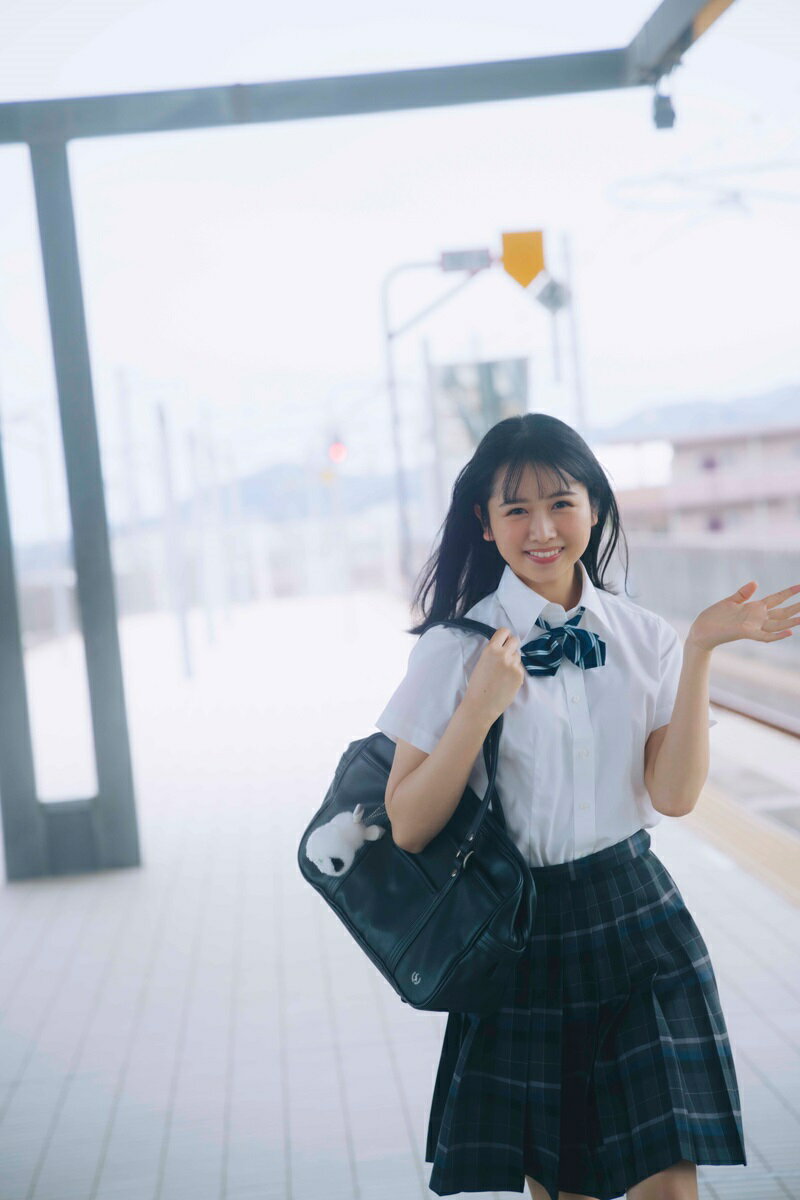 【楽天ブックス限定特典】日向坂46 上村ひなの写真集(仮)(限定カバー)