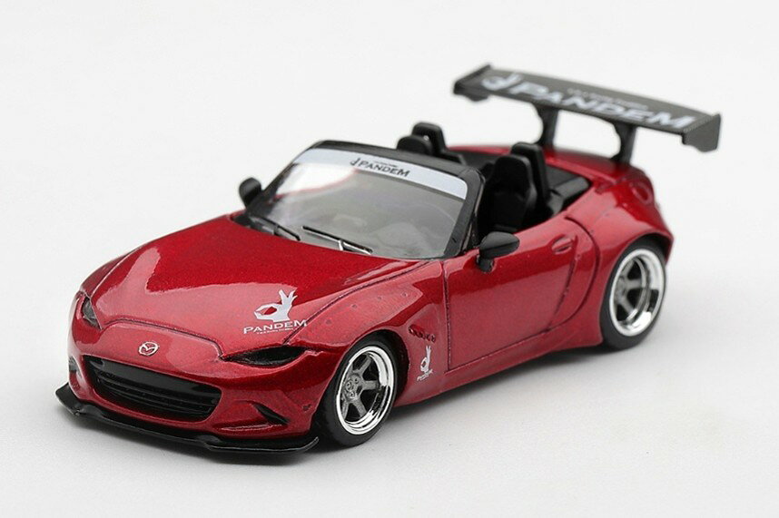 1/64スケールで新旧スポーツカーやレーシングカーを精密にモデル化しているMINI GTから、過激なカスタムスタイルで知られる「Pandem マツダ ミアータ MX-5」が、美しい「Kodo レッド」を纏い、新たなカラーバリエーションとしてラインナップに加わります。
アグレッシブなワイドボディキットと大型リアウィングの造形が、マツダならではの鮮やかなレッドと見事に融合し、ストリートで圧倒的な存在感を放つ佇まいを手のひらサイズに凝縮しました。

パッケージサイズ: 約 W100 x D45 x H35 (mm) 
素材:ダイキャスト

Prototype Sample-Approval Pending　版権元監修中、写真はサンプルのため実際の商品と異なる場合がございます。

※こちらの商品には「チェイスカー（限定色）」が封入されている場合がございます。商品はランダムにお届けするためカラーはお選びいただけません。
※本案内に記載のパッケージサイズや素材は予告なく変更される場合がございます。予めご了承ください。
※メーカー都合により大幅な発売延期や発売中止が発生する場合がございます。予めご了承ください。

・ホビー系商品についての諸注意
メーカー都合により発売の大幅な延期が発生する可能性がございます。
予約商品についてはメーカーから順次入荷次第の発送となります。メーカー公表の発売日とは異なる場合がございますのでご了承ください。【対象年齢】：