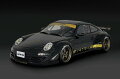 「RWB 997」 を 1/18スケールレジンモデルで再現。
ボディカラー：ブラック。
SSR SP1タイプ18インチホイール(ブロンズ）にローダウン仕様。
ワイドフェンダー、ターボルックリヤウイング、リップスポイラー、フロントバンパーにカナード、タイヤレター(ホワイト）、フロントウィンドウ上部と左右ドア下にRWBロゴ、ノーマルシート、専用ステアリング、ロールケージ(ブラック）、左右4本出しマフラーを装着。
※画像は試作品です。

※メーカー都合により大幅な発売延期や発売中止が発生する場合がございます。予めご了承ください。【対象年齢】：