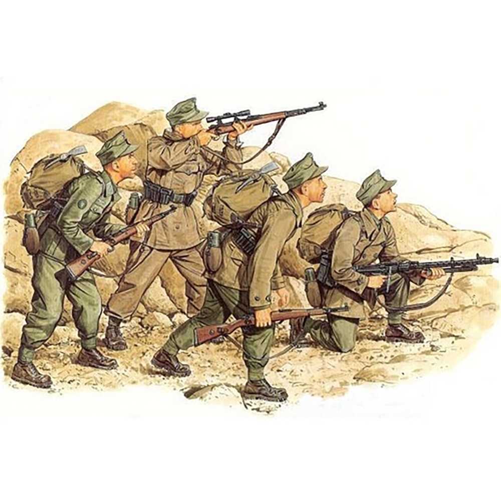 ●第二次世界大戦で活躍したドイツ軍精鋭部隊のひとつ、山岳猟兵の兵士4体を再現
●1体はウインドジャケット、ヴィントブルーゼを着用、そのほか通常の野戦服着用フィギュア1体と残り2体はダブルの前ボタンのヴィントヤッケ、ショート・オーバーコートを着用した姿を再現
●ピッケルをはじめ、大型のリュックサックや大型の水筒など、山岳猟兵独自の装備もしっかりとセット 

・ホビー系商品についての諸注意
メーカー都合により発売の大幅な延期が発生する可能性がございます。
予約商品についてはメーカーから順次入荷次第の発送となります。メーカー公表の発売日とは異なる場合がございますのでご了承ください。【対象年齢】：【商品サイズ (cm)】(高さ）：5
