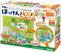 学研の大人気図鑑、「はっけんずかん」がパズルになりました！パズルを外すと絵が変化し、ワクワクする発見がいっぱいの内容が出てきます。はっけんずかんの「なぜ？ふしぎ！」が詰まった、動物・虫・乗り物の楽しいイラストが、お子さまの知的好奇心を刺激します。はじめてのパズルにぴったりの4ピース・8ピース・12ピースのセットは、お子さまの成長に合わせてステップアップしながら遊ぶことができます。小さなお子さまでもパズルを組みやすいフレーム付きなので、パズルを組みやすく、フレームの絵をヒントにしながら自分の力で完成させることができるのも特徴です。【対象年齢】：2歳以上【商品サイズ (cm)】(幅×高さ×奥行）：××