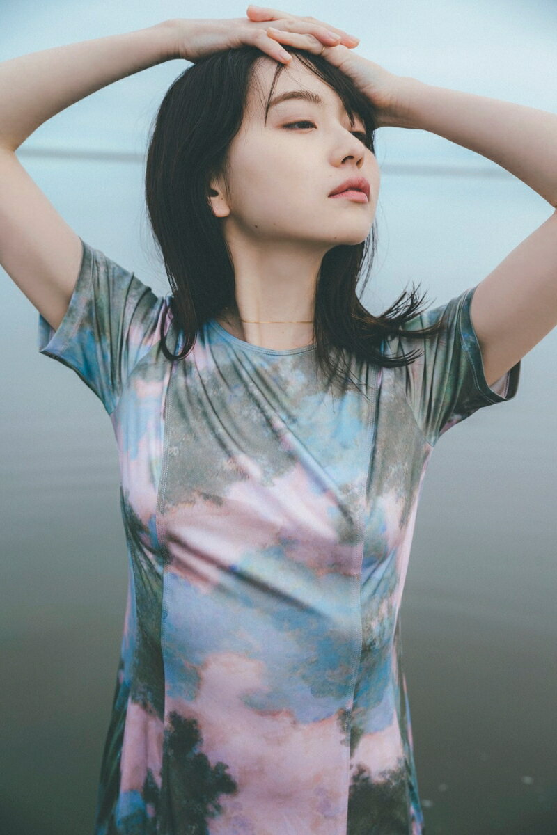 BLUE 山田杏奈セカンド写真集 (B.L.T...の紹介画像3