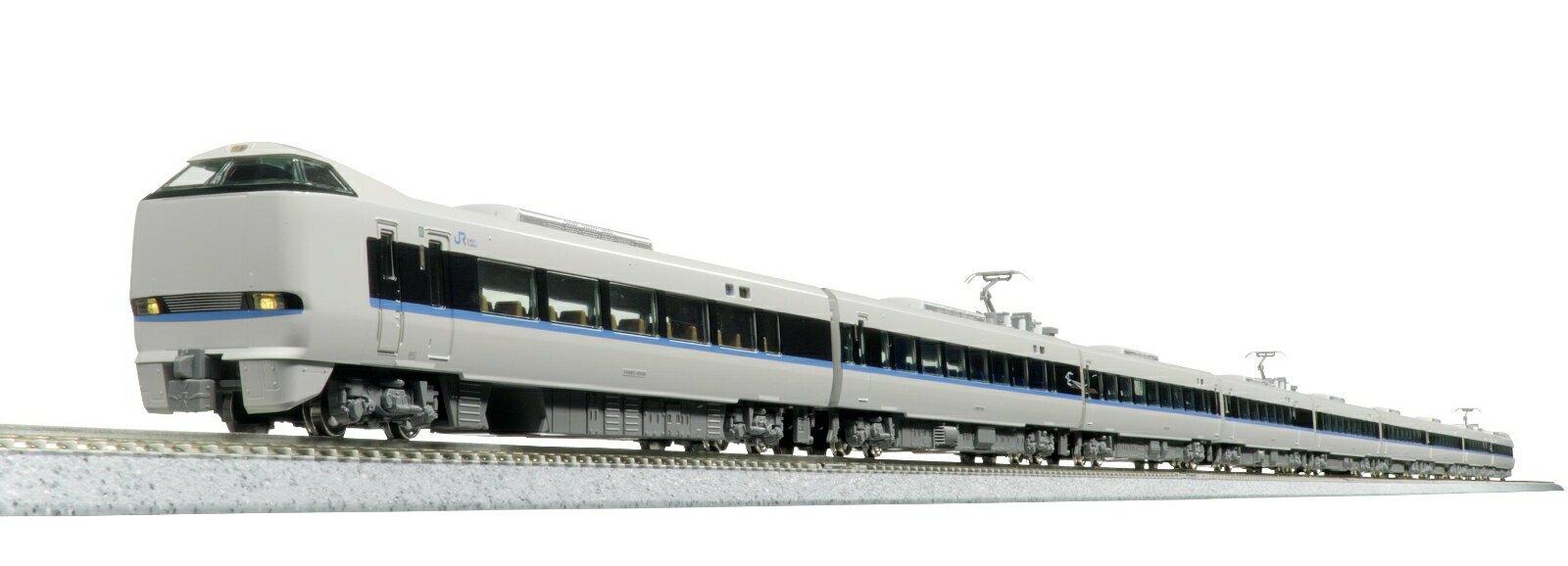 特急「サンダーバード」で運用される車両のうち、683系4000番台は2009〜2011年に製造された9両固定編成のグループです。
681系・683系0番台とは異なり、両先頭車とも前面貫通扉(クロ683は準備工事)を持つ前頭部やシングルアームパンタグラフを装備した外観が特徴です。
また、安全性の向上のためオフセット衝突対策構造が採用されており、妻面にその違いを見ることができます。
平成27年(2015)にリニューアル工事が行われ、従来のグレーを基調としたデザインから、黒とブルーを基調としたデザインに改められました。

全車指定席となった現況に合わせて座席表示の内容を変更するほか、付属シールを北陸新幹線敦賀開業前後の内容を含めたものにアップデートいたします。
同時発売予定の〈10-2149 681系「サンダーバード」(リニューアル車) 増結編成〉や令和8年2月発売予定の〈10-2144 683系2000番台「能登かがり火」〉などと併せて、実車同様の12両編成をお楽しみいただけます。

活躍地域
・中部、関西

会社
・JR

製品特徴
・吹田総合車両所京都支所所属のB35編成を製品化 
・窓回りの黒帯や、前面・側面の青帯、連結面にまたがるシンボルマークを再現 
・交直流電車ならではのメカニカルなパンタグラフまわりは、碍子を別パーツ(白色)で再現 
・0/2000番台とは一部異なる床下機器形状を再現 
・避雷器は近年JR西日本の車両で見られる新しいタイプを採用 
・開扉状態の前面貫通扉パーツ付属 
・妻面はオフセット衝突対策構造の外観を再現 
・スロットレスモーターの採用で、スムースかつ静粛な走行性を実現 
・1号車(クロ683-4500)先頭部は連結器カバー表現のダミーカプラーを装備。近年JR西日本の車両で見られるJRマーク付の電連カバーを再現 
・9号車(クモハ683-5500)先頭部、各車中間連結部はボディマウント密連カプラー(フックなし)標準装備 
・ヘッドライト/テールライト点灯。クモハ683は消灯スイッチ付 
・行先表示シール付属。北陸新幹線敦賀開業前の行先も収録、お好みの年代を再現可能 
・DCCフレンドリー

製品内容・編成図
←金沢・敦賀
クロ683-4505
モハ683-5405(M)
サハ682-4309
クモハ683-5505
大阪→

製品仕様
・スケール：1/150 9mm(Nゲージ)
・商品形態：塗装済完成品
・車体の材質：プラスティック
・モーター：なし
・ライト：ヘッドライト・テールライト点灯
・付属品：行先表示シール×1、屋根機器×1、交流避雷器×1、ホイッスルカバー×1、電連(2段)×1、前面扉(開)パーツ(2両分)

・ホビー系商品についての諸注意
メーカー都合により発売の大幅な延期が発生する可能性がございます。
予約商品についてはメーカーから順次入荷次第の発送となります。メーカー公表の発売日とは異なる場合がございますのでご了承ください。【対象年齢】：8歳以上