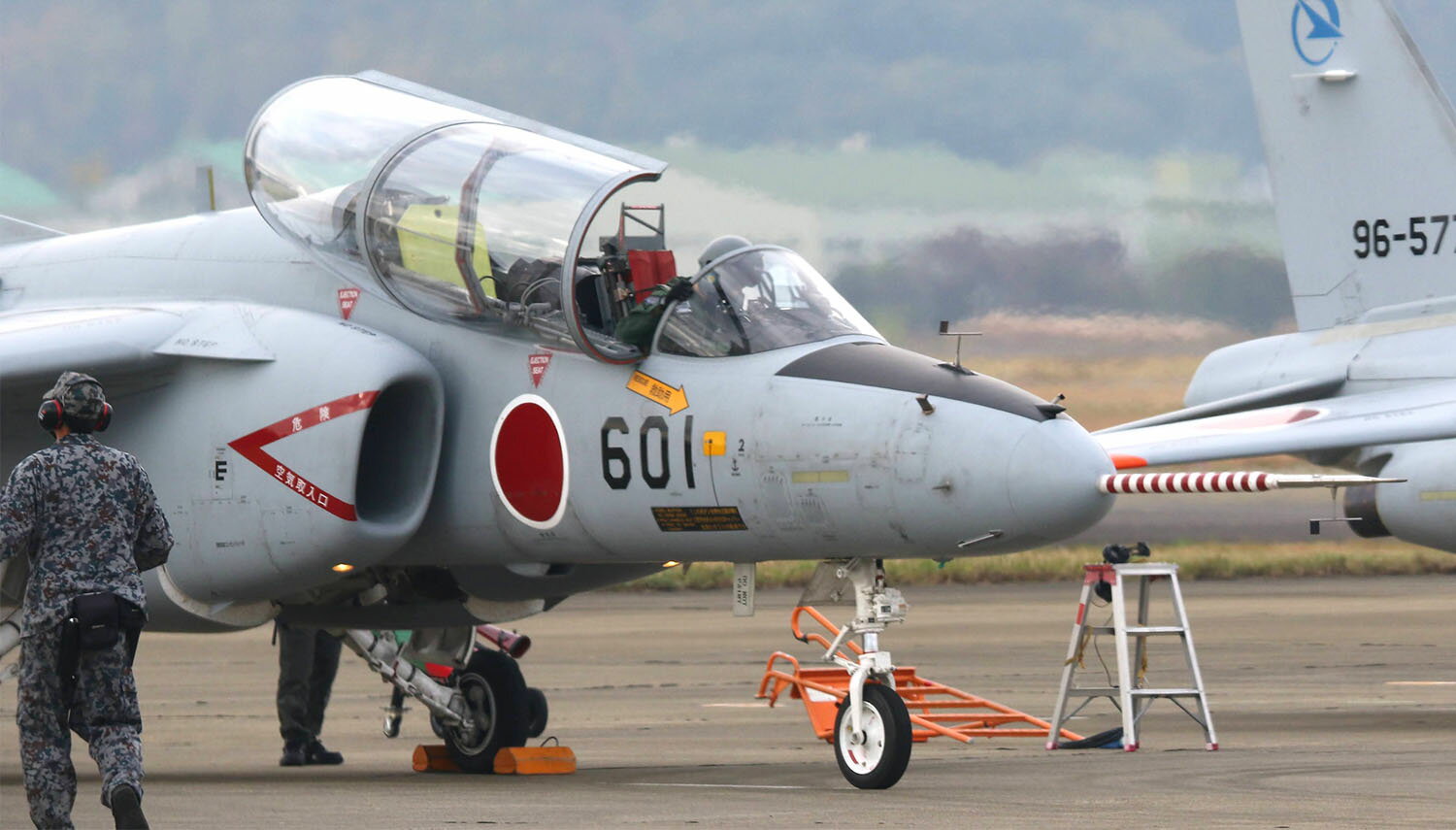 1/100 航空自衛隊 航空開発実験団 T-4 練習機 岐阜基地 【BLU-6】 (プラスチックモデルキット)