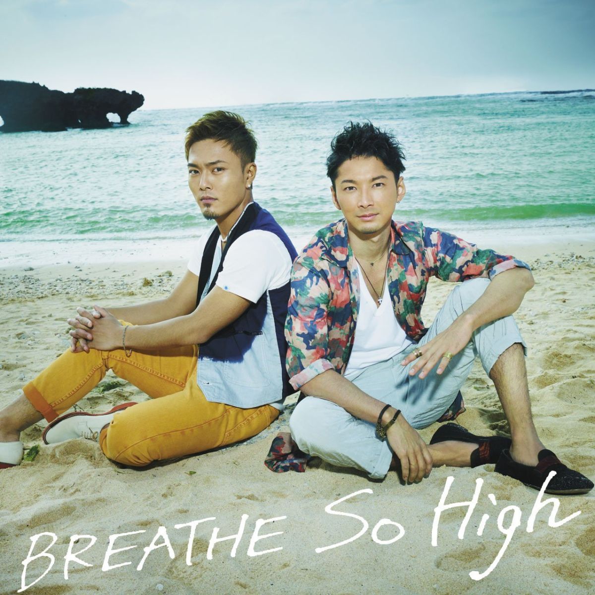 BREATHEソウ ハイ ブリーズ 発売日：2013年06月12日 予約締切日：2013年06月05日 SO HIGH JAN：4988064593866 RZCDー59386 エイベックス・ミュージック・クリエイティヴ(株) エイベックス・ミュージック・クリエイティヴ(株) CD新作情報・お得なキャンペーン情報はココをチェック！ [Disc1] 『So High』／CD アーティスト：BREATHE 曲目タイトル： &nbsp;1. So High [4:29] &nbsp;2. Music in My Life [3:20] &nbsp;3. So High [Instrumental] [4:28] [Disc2] 『So High』／DVD アーティスト：BREATHE 曲目タイトル： 1.So High (Music Video) ーMaking Versionー[ー] 2.合鍵 (VBA LIVE TOUR 2012 VOCAL BATTLE STAGE 2012.3.7@SHIBUYAーAX)[ー] CD JーPOP ポップス DVD・ブルーレイ付