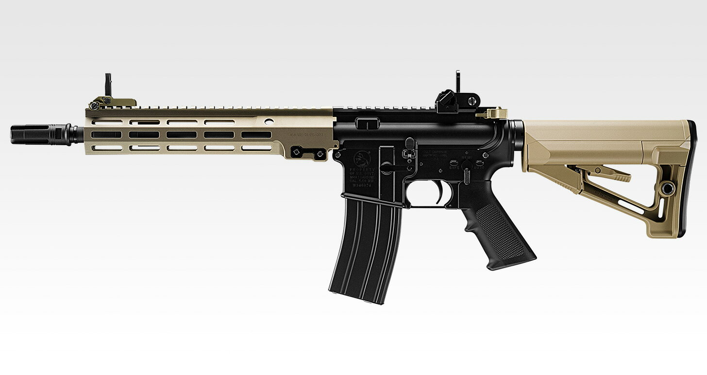 グリーンベレーが選んだ11.5インチのURG-I
アメリカ陸軍特殊部隊「グリーンベレー」での運用が確認された、11.5インチバレルのURG-Iが、ガスブローバック マシンガンとしてラインナップ！
独特な形状の10.5インチハンドガードに、STRタイプストックを採用。
URG-Iならではの仕様を追求したこだわりのモデルです。

コルトM4A1カービンは、アメリカ軍特殊部隊専用のモデルとして開発されました。
CQB（=近接戦闘）において突出した性能をほこるため、近年では空挺師団や海兵隊などに属する兵士にも大量に支給されており、アメリカ軍を代用する自動小銃へと急成長しています。
1990年代後半には、ハンドガードの4面をマウントレイル化したナイツ社のR.I.S.（=レイル・インターフェイスシステム）が登場。
これを期に光学機器やサイレンサー、フラッシュライトなどの新型モデルも続々と導入されています。
また、バレルに取り付け可能なグレネードランチャーも用意され、作戦の内容ごとにこれらのアクセサリーを選択・装着することで、ベースの銃を変更せずに様々な状況に対応が可能となりました。
M4A1がアフガン、イラクにおいて活躍したこともあり、レイルを配した小型で軽量なカービン銃を基盤に各種オプションパーツを取り付ける「モジュラーウェポンシステム」は各国でも採用されるところとなりました。
軍用銃のシステマチックな運用に成功したM4A1は、銃の歴史に名をとどめる大きな功績を残したのです。

製品特徴
強烈なブローバックを実現
直径約19mmの大型ピストンを採用した新ブローバックエンジンを搭載。
発射に連動してボルトも作動し、強烈なリコイルショックが楽しめます。

高い耐久性を実現
ボルトキャッチの磨耗・破損を防ぐ新機構Z-システム、ボルト作動による内部パーツへの負担を軽減するピストン・アブソーバーやフリクション・レリーフ・ボルトローラー、反動による緩みを防止して常にバレルのセンターを出すバレルクランプ機構など、強烈なリコイルショックへの耐久性を向上しています。

リアルな可動ギミック
チャージングハンドル操作による初弾の装填や、ボルトオープンとマガジンチェンジ後のボルトキャッチ操作、長さを6段階に調整できるSTRタイプストックなど、本物同様の機能を忠実に再現しています。

M-LOKレイルシステム
ハンドガードは、レイルシステム「M-LOK（エムーロック）」を採用した、10.5インチ スーパーモジュラーレイル（SMR）MK16 M-LOK DDCを再現。幅20mm（ピカティニー規格）のM-LOKレイルは3スロット、5スロット、7スロットの3種類が各1枚付属。
付属の六角レンチで簡単に脱着可能です。

マニア納得のリアリティ
DDタイプURG-I専用ガスブロックや、11.5インチバレル、アンビ・チャージングハンドルなども忠実に再現。

可倒式のフロント/リアサイト
上下調整が可能なフロントサイト、上下左右に調整可能なリアサイトは、光学サイトの使用を考慮した可倒式となっています。
また、マウントレイルを介して装着されているため、取り付け位置の変更や脱着も可能です。

各種マズルオプションに対応
銃口のフラッシュハイダーを取り外せば、サイレンサーなど14mm逆ネジ仕様のマズルオプションを取り付けることができます。

アルミダイカスト製マガジン
装弾数35発、アルミダイカスト製のマガジンは、“弾をフル装填した本物のマガジン重量“を再現しています。

基本情報
■可変ホップアップシステム 搭載
■フルオート（連発）/ セミオート（単発）切替式
全長	750 mm / 825 mm（ストック最大伸長時）
銃身長	250 mm
重量	2,935 g（空のマガジンを装着した場合）
弾丸	6mm BB（0.2?0.25g）
動力源	専用ガス（※1）
装弾数	35 + 1発（1発は本体に装填した場合）
型名	URG-I 11.5 inch SOPMOD BLOCK3
種類	アサルトライフル
※1：専用の「ガンパワーHFC134aガス」または「ノンフロン・ガンパワー」をご使用ください。

パッケージ内容
URG-I 11.5inch本体、マガジン（装弾数35発）、M-LOKレイル（S/M/L）、フロントサイト・アジャストツール、六角レンチ、保護キャップ、取扱い注意・説明書、解説書、チャージャー、チャージングロッド、クリーニングロッド、BB弾（0.2g/100発）、他

パッケージサイズ
横860 x 縦290 x 厚100 mm【対象年齢】：18歳以上
