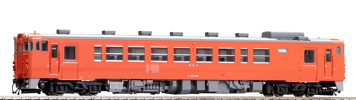 ・キハ40系は、当時老朽化しつつあったキハ10系の後継車として、国鉄が開発した一般形ディーゼルカーで1977年より登場しました
・単行運用が可能の両運転台と片側だけ運転台がある車両に、各地域の気候に合わせた仕様や、トイレ有無など様々な番代区分が誕生しました
・キハ40形500番代は、両運転台の寒地向けとして主に東北を中心に配置された車両で、一見両運転台の暖地向けキハ40形2000番代と同様な外観となっていますが、側面のユニットサッシ窓が上段下降・下段上昇式で2000番代より若干縦寸法が大きく、サッシ枠の内側四隅が2000番代は直角に近いところ500番代はR(丸み)がついていました
・登場時は朱色5号1色の「首都圏色」と呼ばれる外観でしたが、国鉄後期からJR化後、地域色と呼ばれる塗装変更車が各地に現れ、盛岡を中心に東北北部には白地に赤帯の盛岡色が、信越方面の飯山線用には白色と青色に橙の斜めストライプが入り、フランス語の「VOITURE AMITIE’」(友情の列車）の文字ロゴがデザインされた車両が登場し、キハ40形カラーバリエーションが広がりました

活躍地域
・東北、中部

会社
・国鉄

製品特徴
・2000番代より縦に広めのユニットサッシ窓をもつ車体を新規で再現
・縦樋が車体内部に収まった554番以降の後期型で再現
・台車はDT44A・TR227Aを装着
・朱色5号1色の首都圏色で再現
・窓のHゴムはグレーで再現
・床下のDMF15エンジンなどの機器類を再現
・前面のジャンパ栓表現は、ホースまたは栓蓋を選択取付可能
・前面表示部は交換式で印刷済みパーツ「普通(紺地)・快速」を付属
・側面表示灯はクリアパーツで取付済み
・一部表記類は印刷済み
・車番・所属表記・JRマークは選択式で転写シート付属
・ヘッド・テールライト、前面表示部はON-OFFスイッチ付
・ヘッドライトは電球色LED、テールライトは赤色LED、前面表示部は白色LEDによる点灯
・後方時や連結面間の運転室内が点灯する運転室室内灯装備
・運転室室内灯はスイッチの切り替えにより、運転室が中間に入った時のヘッド・テールライト、前面表示部非点灯状態でも点灯可能
・密自形TNカプラー標準装備
・フライホイール付モーター搭載
・最小半径R490通過可能(S字形の線形を除く)

製品内容
キハ40(M)(後期型)

製品仕様
・1/80 16.5mm（HOゲージ）

付属品
・前面表示部
・無線アンテナ
・手すり
・タイフォンL・R
・信号炎管
・ステップ
・ジャンパホース
・ジャンパ栓蓋
・エアホース
・ワイパー
・銘板
・ユニット式トイレ点検口
・幌枠
・治具・スイッチバー
・シール
・転写シート

・ホビー系商品についての諸注意
メーカー都合により発売の大幅な延期が発生する可能性がございます。
予約商品についてはメーカーから順次入荷次第の発送となります。メーカー公表の発売日とは異なる場合がございますのでご了承ください。【対象年齢】：15歳以上