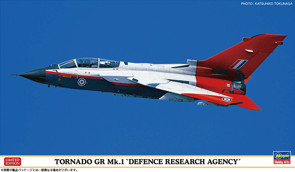 イギリス空軍 英国国防省所属の 防衛研究機関で運用された機体を再現！

防衛研究機関では航空機の研究が行なわれており、膨大な研究計画が実施されています。
本機は低空飛行時の視認性を高める為、赤・白・青のラズベリーリップル塗装が施されています。

デカール（マーキング）
イギリス空軍 英国国防省 所属 防衛研究機関 塗装機「ZA326」【対象年齢】：【商品サイズ (cm)】(幅×奥行）：24.3×19.3