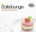 コンピ・シリーズ『cafe lounge』の中でも特に人気の“Dolceシリーズ”の1枚。本作では爽やかな“ピーチ・マカロン”をモチーフに、休日のブランチやまったりとした午後、大切な人とのディナーの後にぴったりの音楽を集めている。