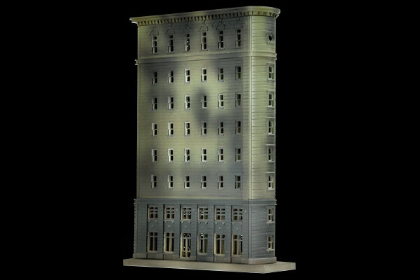 要人と主要拠点を守るための激しい戦闘が数日前にあった。
多くの犠牲を払ったが、建物はギリギリで崩壊を免れ、要人達も無事避難したという場面設定。
爆風で煤けた外壁が戦闘の激しさを物語っている。
第1弾と組み合わせることにより、更にリアルな「戦場の市街地」が再現可能。

【付属品】
建物、ベース

・ホビー系商品についての諸注意
メーカー都合により発売の大幅な延期が発生する可能性がございます。
予約商品についてはメーカーから順次入荷次第の発送となります。メーカー公表の発売日とは異なる場合がございますのでご了承ください。【対象年齢】：【商品サイズ (cm)】(幅×高さ×奥行）：14×19×6