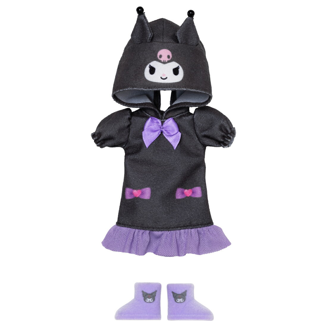 クロミのルームウェアとルームシューズのセットです。かわいいフードをかぶれば、クロミになりきれるパープル×ブラックのルームウェア。クロミのプリントが入ったふわふわのルームシューズと合わせれば、おうち時間がクールで楽しいひとときに。クロミ気分を楽しめるドレスセットです。【セット内容】ドレス(1),クツ(1)【対象年齢】：3才〜