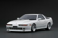 「スープラ 3.0GT LIMITED」 を 1/18スケールレジンモデルで再現。
ボディカラー：ホワイト。
BBS RSタイプ18インチホイール(ポリッシュ＆シルバー）にローダウン仕様。
純正リップスポイラー、純正リヤスポイラー、大径マフラー、ナルディタイプステアリング、レカロシート(クラシックタイプ）装着。

※画像は試作品です。

※メーカー都合により大幅な発売延期や発売中止が発生する場合がございます。予めご了承ください。【対象年齢】：