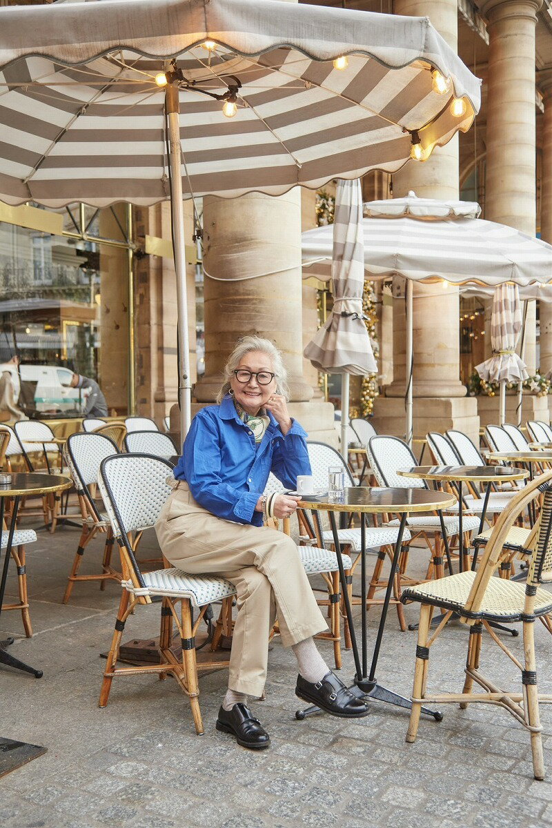82歳素敵マダムのおしゃれ見本帖 パリ在住50年 カフェ キツネで働くおばあちゃんのワードローブ [ 石井 庸子 ]