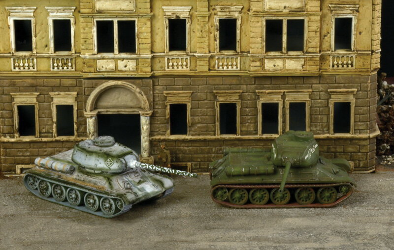 イタレリ 1/72 WW.II ソビエト軍 T-34/85(2輌セット) 【IT7515】 (プラモデル)