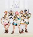 少女☆歌劇 レヴュースタァライトより、中等部主演舞台の主題歌を収録した、1stシングルが発売！

ミュージカル×アニメーションによる、二層展開式エンターテインメント「少女☆歌劇 レヴュースタァライト」。
2022年10月14日(金)〜10月24日(月)開催の舞台「少女☆歌劇 レヴュースタァライト -The STAGE 中等部ー Regalia」の主題歌を収録した舞台版シングルCDが発売決定！

舞台主題歌である「Regalia -継承ー」と、ユニットテーマソング「アフレぐ！〜Aufregendes leben〜」2曲を収録。

「Regalia -継承ー」は舞台の主題歌を飾る楽曲で、バンドサウンドに加え、神聖さを感じるようなストリングスサウンドや
パイプオルガンで構成された、シークフェルト音楽学院の歴史や伝統を感じさせるナンバーとなっている。

「アフレぐ！〜Aufregendes leben〜」は、シークフェルト音楽学院中等部のユニットテーマソング。
舞台少女としてはまだ未熟であるシークフェルト音楽学院中等部の5名が、現状を打破したいという思いを込め、
テクニカルなメロディを強気な歌詞で歌い上げるという、フレッシュさの中に確かなメッセージ性を感じさせるような1曲となっている。