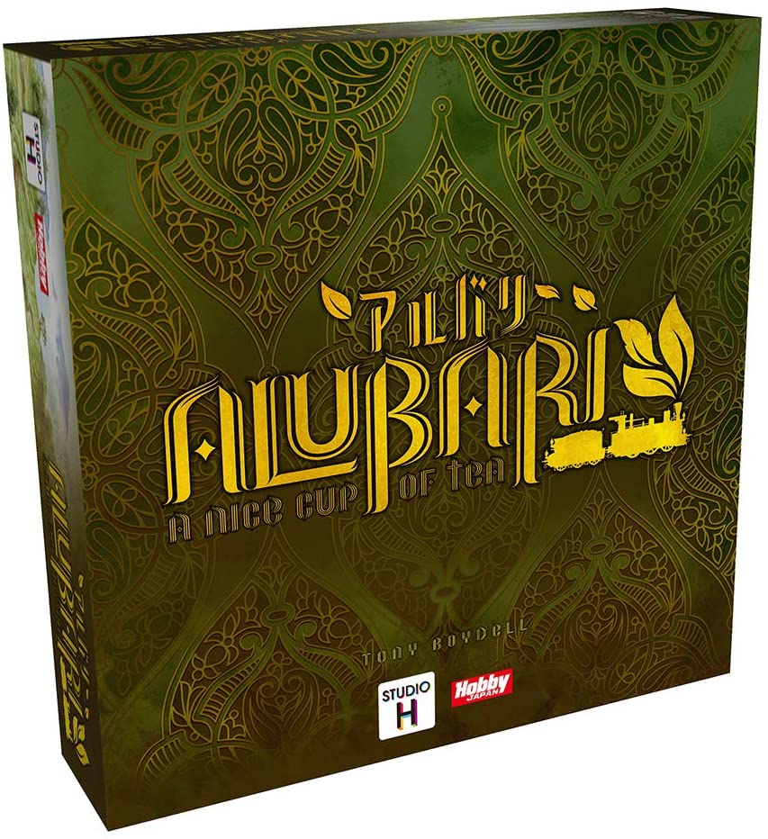 『アルバリ』では、プレイヤーは互いに競争しながら、自分が所有する茶園を開墾して収穫し、
そして、シリグリの街から“山頂の”ダージリンまで続くダージリン・ヒマラヤ鉄道の建設を手伝います。

 自分のワーカーをアクションに配置することが基本ですが、
プレイヤーはまた、収穫した茶葉を使ってチャイ(紅茶)を作り、
 喉が渇いた労働者に与えることで、そのアクションをさらにアップグレードすることも可能です。

ひとたび鉄道が完成したならば、鉄道建設に最も貢献し、また、その沿線の街の建物と、
 有益な茶園を最も多く持つプレイヤーが、勝者となります。

トニー・ボイデルがデザインした、このワーカープレイスメントゲームでは、
プレイヤーはアクションを最も効果的に実行できるように、自分のワーカーを戦略的に配置することで、
 勝利へと続く線路を敷くことができるでしょう。

プレイ人数:1〜5人以上
プレイ時間:60〜90分
対象年齢:14歳以上
ゲームデザイン:トニー・ボイデル

[セット内容]
ゲームボード1枚、布製バッグ1個、得点表1枚、カード56枚、厚紙ボード製コマ73枚、木製コマ291個、ルールブック 他