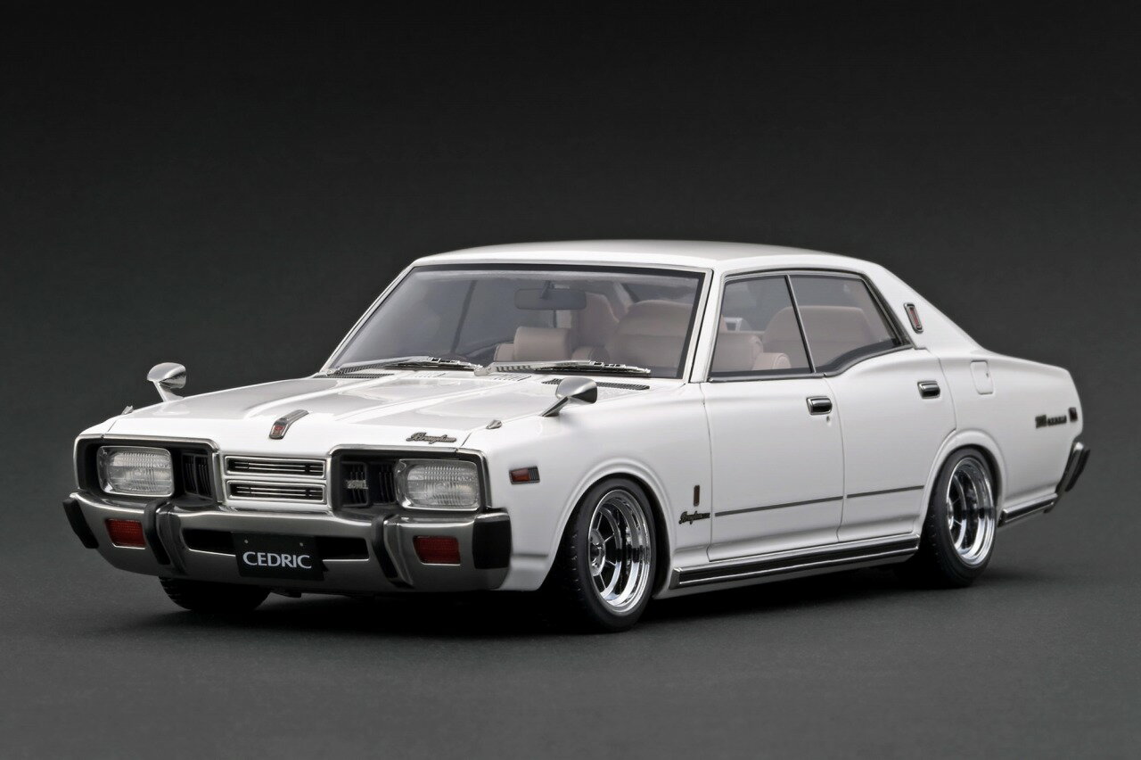 ignition model 1/18 Nissan Cedric Brougham (330) White 【IG3561】 (ミニカー)