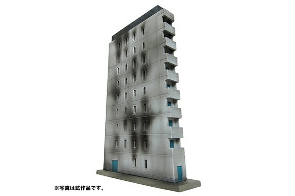 ハイウェイやシティホテルが立ち並ぶ市街地中央部
運搬の要であるハイウェイや要人が宿泊するホテルを狙った奇襲による激しい攻防が繰り広げられた。
周辺の建物も大きな被害を受け、ぐにゃりと形状を変えた鉄塔の姿もある。
街のところどころに戦いの爪痕が刻まれている。

【付属品】
建物、ベース、透明シール

・ホビー系商品についての諸注意
メーカー都合により発売の大幅な延期が発生する可能性がございます。
予約商品についてはメーカーから順次入荷次第の発送となります。メーカー公表の発売日とは異なる場合がございますのでご了承ください。【対象年齢】：【商品サイズ (cm)】(幅×高さ×奥行）：14×22×6