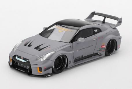 新旧スポーツカーやレーシングカーを精密にモデル化している「TSMモデル」の1/43スケール新作として、LB-Silhouette WORKSより「Nissan 35GT-RR」が登場。
リバティウォークらしい重厚感のあるボディが特徴的な1台に仕上がっています。

パッケージサイズ:約 W16.6 x D7.7 x H6.7 (cm) 
素材:レジン

Prototype Sample-Approval Pending　版権元監修中、写真はサンプルのため実際の商品と異なる場合がございます。

※本案内に記載のパッケージサイズや素材は予告なく変更される場合がございます。予めご了承ください。
※メーカー都合により大幅な発売延期や発売中止が発生する場合がございます。予めご了承ください。

・ホビー系商品についての諸注意
メーカー都合により発売の大幅な延期が発生する可能性がございます。
予約商品についてはメーカーから順次入荷次第の発送となります。メーカー公表の発売日とは異なる場合がございますのでご了承ください。【対象年齢】：