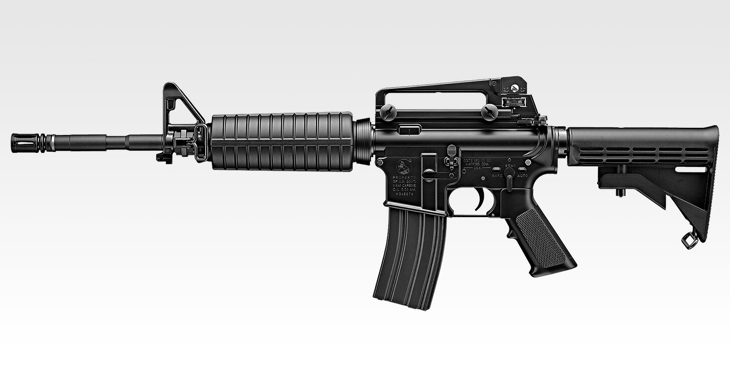 U.S.SOCOMを支える高性能アサルトカービン
世界のどの部隊よりも使用する銃に対して高い性能を求めることで知られるU.S.SOCOM（=アメリカ特殊作戦軍）。
彼らの要望に応えたのがM4A1カービンです。
彼らのメインウェポンとして日々作戦を共にするM4A1を、次世代電動ガンでもラインナップ。
金属素材を多用し、細部のディテールや操作性までこだわりぬくことで、ホンモノが持つ精悍な雰囲気をも再現しています。

コルトM4A1カービンは、アメリカ軍特殊部隊専用のモデルとして開発されました。
CQB（=近接戦闘）において突出した性能をほこるため、近年では空挺師団や海兵隊などに属する兵士にも大量に支給されており、アメリカ軍を代表する自動小銃へと急成長しています。
1990年代後半には、ハンドガードの4面をマウントレイル化したナイツ社のR.I.S.（=レイル・インターフェイスシステム）が登場。
これを期に光学機器やサイレンサー、フラッシュライトなどの新型モデルも続々と導入されています。
また、バレルに取り付け可能なグレネードランチャーも用意され、作戦の内容ごとにこれらのアクセサリーを選択・装着することで、ベースの銃を変更せずに様々な状況に対応が可能となりました。
M4A1がアフガン、イラクにおいて活躍したこともあり、レイルを配した小型で軽量なカービン銃を基盤に各種オプションパーツを取り付ける「モジュラーウェポンシステム」は各国でも採用されるところとなりました。
軍用銃のシステマチックな運用に成功したM4A1は、銃の歴史に名をとどめる大きな功績を残したのです。

製品特徴
シュート＆リコイルエンジン搭載
トリガーを引くことで発射と同時にボルトが作動し、さらに本体内部で発生した強烈な反動が全身に伝わります。
また、マガジンが空になると発射作動がストップするオートストップシステムを採用。
作動や操作性のリアリティを追求したモデルとなっています。

抜群の剛性を実現
レシーバーやアウターバレル、バッファーチューブなど様々なパーツに金属素材を採用。
ゲームユースにも安心の剛性を実現しています。

新型ストックを採用
ストックの長さを6段階に調整可能な最新のエンハンスド・ストックを採用。
体格に合わせてカンタンにストックの長さを変更することが可能です。

調整可能なフロント/リアサイト
付属のアジャストツールでフロントサイトの上下を調整可能。
またリアサイトは上下と左右をそれぞれダイヤル操作で細かく調整することができます。

各種マズルオプションに対応
銃口のコンペンセイターを取り外せば、サイレンサーなど14mm逆ネジ仕様のマズルオプションを取り付けることができます。

スチールプレス製マガジン
装弾数82発、ホンモノ同様のスチールプレス製アウターケースを採用したマガジンが付属します。
※電動ガン スタンダードタイプとはマガジンの互換性がありません。

基本情報
■シュート＆リコイルエンジン搭載
■オートストップシステム 搭載
■可変ホップアップシステム 搭載
■フルオート（連発）/ セミオート（単発）切替え式
全長	777 mm / 861 mm（ストック伸長時）
銃身長	364 mm
重量	2,970 g（空マガジン、バッテリー含む）
弾丸	6mm BB（0.2?0.28g）
動力源	8.4Vニッケル水素1300mAhミニSバッテリー（※1）
装弾数	82 発
型名	M4A1 Carbine
種類	アサルトライフル
※1：バッテリーの充電には、8.4Vニッケル水素バッテリー専用の充電器をご使用ください。

パッケージ内容
M4A1本体、マガジン（装弾数82発）、保護キャップ、フロントサイト・アジャストツール、取扱い注意・説明書、チャージャー、チャージングロッド、クリーニングロッド、BB弾（0.2g/200発）、他

パッケージサイズ
横860 x 縦290 x 厚100 mm【対象年齢】：18歳以上