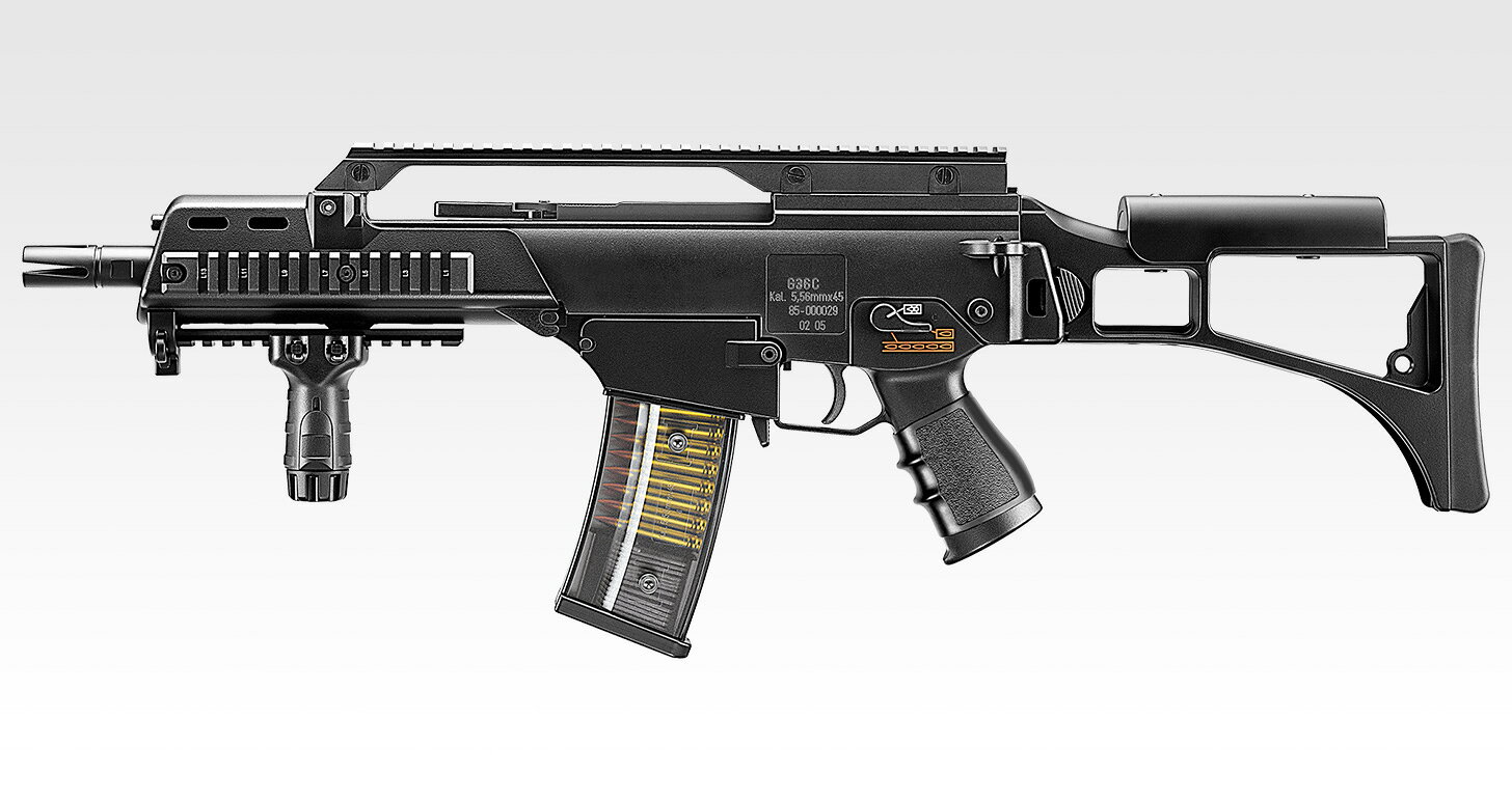 最新カスタムを施したG36最小モデル
各国の軍や警察でCQB（=近接戦闘）任務や要人警護などに用いられるG36Cは、H&K社純正品から社外品までカスタムパーツが豊富に用意されています。採用国や用途によって様々なカスタムが存在する中、最新のスタイルを次世代電動ガン・G36Cカスタムとしてラインナップしました。
光学機器搭載を前提としたロングタイプのアッパーレイルや、ハンドガード側面と下部に設けたマウントレイルによって拡張性をさらにアップ。
また、チークピースやラバー製グリップカバーを装備し、最新のカスタムスタイルを手軽に楽しむことができます。

ドイツのH&K（ヘッケラー＆コック）社は、世界的ヒットとなったG3シリーズの開発により今や世界で最もメジャーな銃器メーカーの1つとなりました。
このG3シリーズの後継としてドイツ軍制式採用となったのが、強化プラスチックで全身をおおったG36です。
G36を開発するにあたり、H&K社はそれまでのコダワリや銃への考え方を一切ゼロにもどし、当時考えられる限りで最高の性能とメカニズムをG36につめこみました。
ドイツ軍の採用から10年あまりが過ぎ、G36はシリーズとして様々な展開をみせています。
中でも最もコンパクトなG36Cはストックを折りたたんでも安定した射撃が可能で、サブマシンガンほどのサイズからNATO制式5.56mm×45弾を発射できるパワーをもっています。
各国の特殊部隊で採用されているMP5シリーズと操作性も近く、ドイツの特殊部隊GSG-9をはじめとする精鋭部隊が続々とG36Cを採用することとなりました。

製品特徴
シュート＆リコイルエンジン搭載
トリガーを引くことで発射と同時にボルトが作動し、さらに本体内部で発生した強烈な反動が全身に伝わります。

マウントレイル標準装備
本体上面のロングマウントレールや、ハンドガード下部のアンダーマウントレールには、ドットサイトやフォアグリップなど20mm幅のレイルに対応したオプションが装着可能です。

光学機器搭載対応モデル
フロント/リアサイトを排し、スコープやドットサイトなどの各種光学機器搭載を前提にしたモデルです。
※光学機器は別途お買い求めください。

フォールディング・ストック
ボディ側面に折りたたむことができるストックは、本物と同じロックメカニズムを採用しています。
ストック後部にはすべりにくいラバーバットプレートを装備し、グリップに装着したラバー・グリップカバーとあわせて構えた時に本体をしっかりホールドすることができます。また、ストック上部のチークピースは搭載する光学機器に合わせて頬付け位置を3段階に調整可能です。

各種マズルオプションに対応
フラッシュハイダーを取り外せば、サイレンサーなど14mm逆ネジ仕様のマズルオプションを取り付けることができます。

リアルなシースルーマガジン
装弾数50発、内部の5.56mm×45弾を再現したマガジン。
側面のジョイント部分を利用して複数のマガジンをつなげることが可能です。

基本情報
■シュート＆リコイルエンジン搭載
■可変ホップアップシステム 搭載
■フルオート（連発）/ セミオート（単発）切替え式
全長	530 mm / 745 mm（ストック展開時）
銃身長	260 mm
重量	2,930 g（空マガジン含む）
弾丸	6mm BB（0.2?0.28g）
動力源	8.4Vニッケル水素1300mAhミニSバッテリー（※1）
装弾数	50 発
型名	G36C Custom
種類	アサルトライフル
※1：バッテリーの充電には、8.4Vニッケル水素バッテリー専用の充電器をご使用ください。

パッケージ内容
G36Cカスタム本体、ショートフォアグリップ、ラバーグリップ、マガジン（装弾数50発）、保護キャップ、六角レンチ（3.0mm×1、2.5mm×1）、チークピース調整用ネジ×2、チークピース調整用スペーサー（6mm厚×2、3mm厚×2）、取扱い注意・説明書、補足説明書、チャージャー、チャージングロッド、クリーニングロッド、BB弾（0.2g/200発）、他

パッケージサイズ
横930 x 縦330 x 厚110 mm【対象年齢】：18歳以上