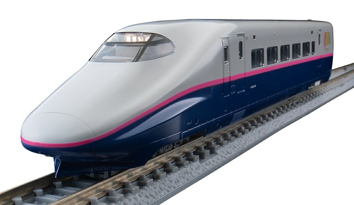 E2系は1997年に登場した新幹線車両です。
同系の1000番代は東北新幹線八戸延伸用として登場した車両で、0番代とは側面の窓寸法が変更となったのが特徴です。

●手軽に精密なNゲージ鉄道模型をディスプレイして楽しめるファースト カー ミュージアム製品
●側面ロゴマーク・車番・号車標記は印刷済み
●ヘッド・テールライトは、別売りのFM-017電源ユニット、パワーユニット・D.C.フィーダーを使うことで点灯
●ヘッドライト、テールライトは常点灯基板装備
●ヘッドライトは電球色LED、テールライトは赤色LEDによる点灯
●銀色車輪採用
●すぐにディスプレイ可能なストレートレールS158.5(F)付属(印刷無し)
●ストレートレールS158.5(F)は従来のファイントラックと接続可能
●転がり防止用の車輪止め付属

※パワーユニットによる運転走行はできません
※カプラー無しの為、連結はできません

【車両】
●E223-1016

【レール】
●ストレートレールS158.5(F)(塗装・印刷なし)

※掲載しておりますイラスト・写真は製品と一部異なる場合があります。【対象年齢】：