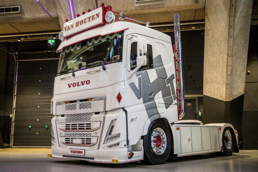 WSI MODELS 1/50 ボルボ FH5 スリーパーキャブ 4×2 【01-5090】 (ミニカー)